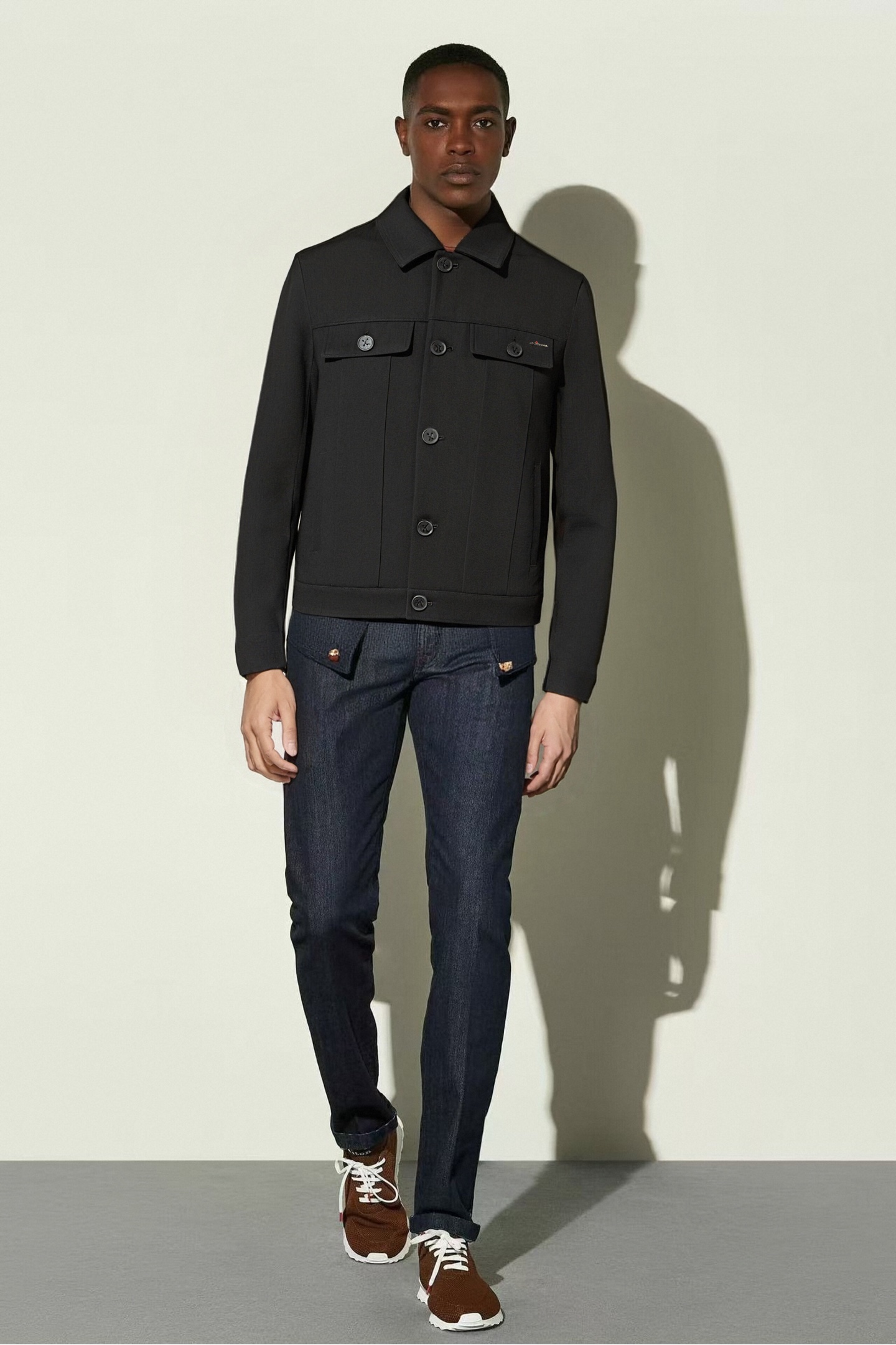 NO:547223,Top quality>Office official website is released simultaneously! All accessories are customized for original products, and the trading company's genuine product orders. High-end custom imported fabrics are extracted from natural plant fibers. They are thinner than ordinary cotton fabrics. They feel soft and comfortable to wear. They are not easy to irritate the skin. The fabric is hygroscopic and breathable. Size: 48-56,,alexander wang19860909顶级品质>专柜官网同步发售！辅料全部原版定制出品,贸易公司真品订单.高级定制进口面料,以天然植物纖維提炼出来,比一般棉织物轻薄 手感柔软,穿着舒适 完全不易有刺激皮肤 面料吸湿性、透气性良好 尺码: 48-56,,alexander wang,Men's clothing