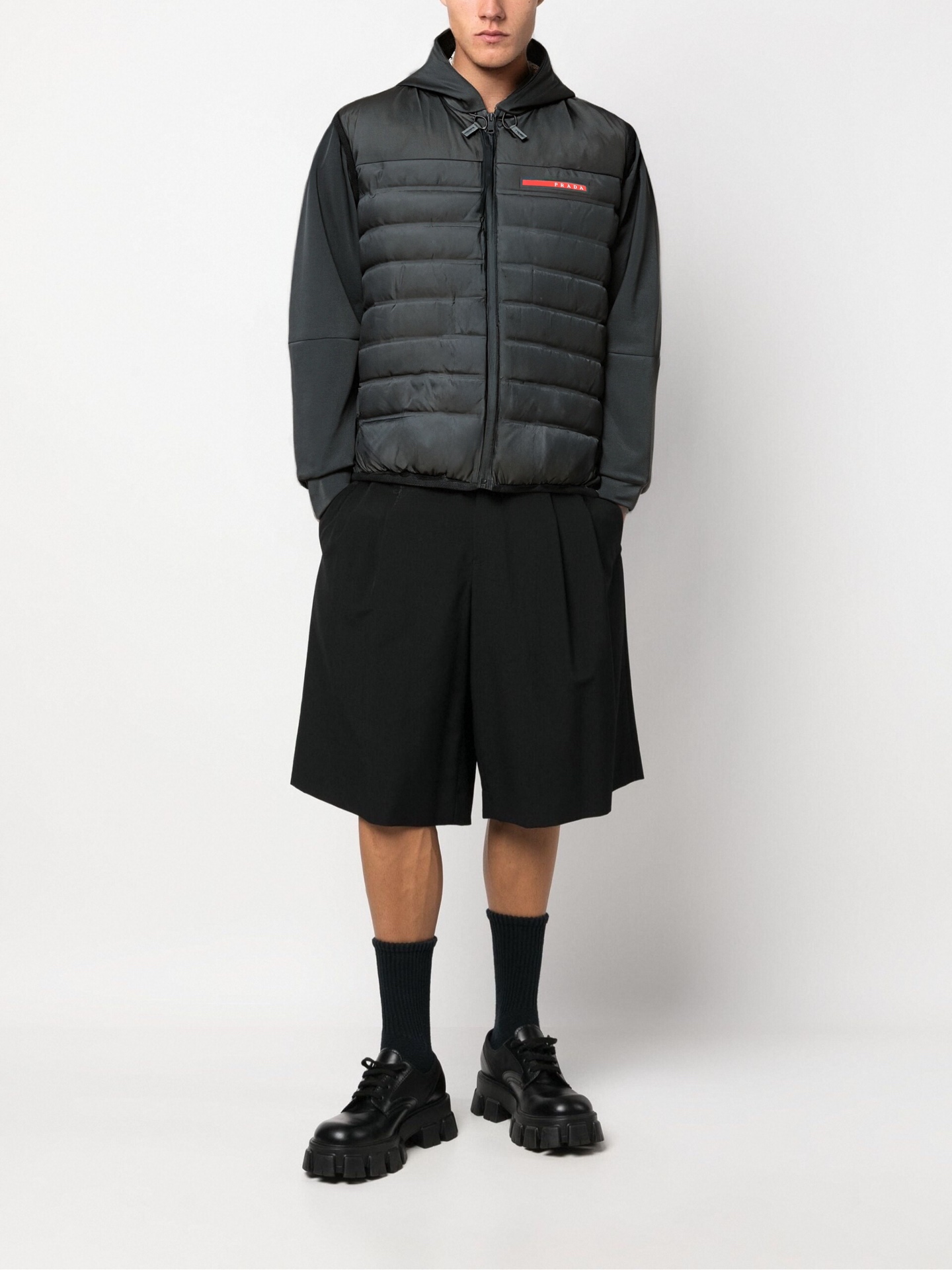 NO:596810,Covered mouth, the latest 2025 men's lightweight down jacket, the fabric is soft and comfortable.  The upper body shape is awesome.  zipper.  The accessories are all custom-supplied and imported fabrics, which are light and comfortable, warm and stylish, simple and elegant!  Lightweight and warm, the best choice to keep out the cold in autumn and winter. Size M-3XL,,Moncler,jackets & coats,jackets & coats,down jacket,alexander wang19860909蒙口、2025最新款男士轻薄羽绒夹克外套、面料柔软舒适 ．上身版型超赞 ．拉链．辅料都是客供 、进口面料,轻便舒适,保暖有型、简单大方款式！轻便保暖、秋冬御寒的最佳选择 码数M-3XL,,Moncler,jackets & coats,jackets & coats,down jacket,alexander wang,Men's clothing