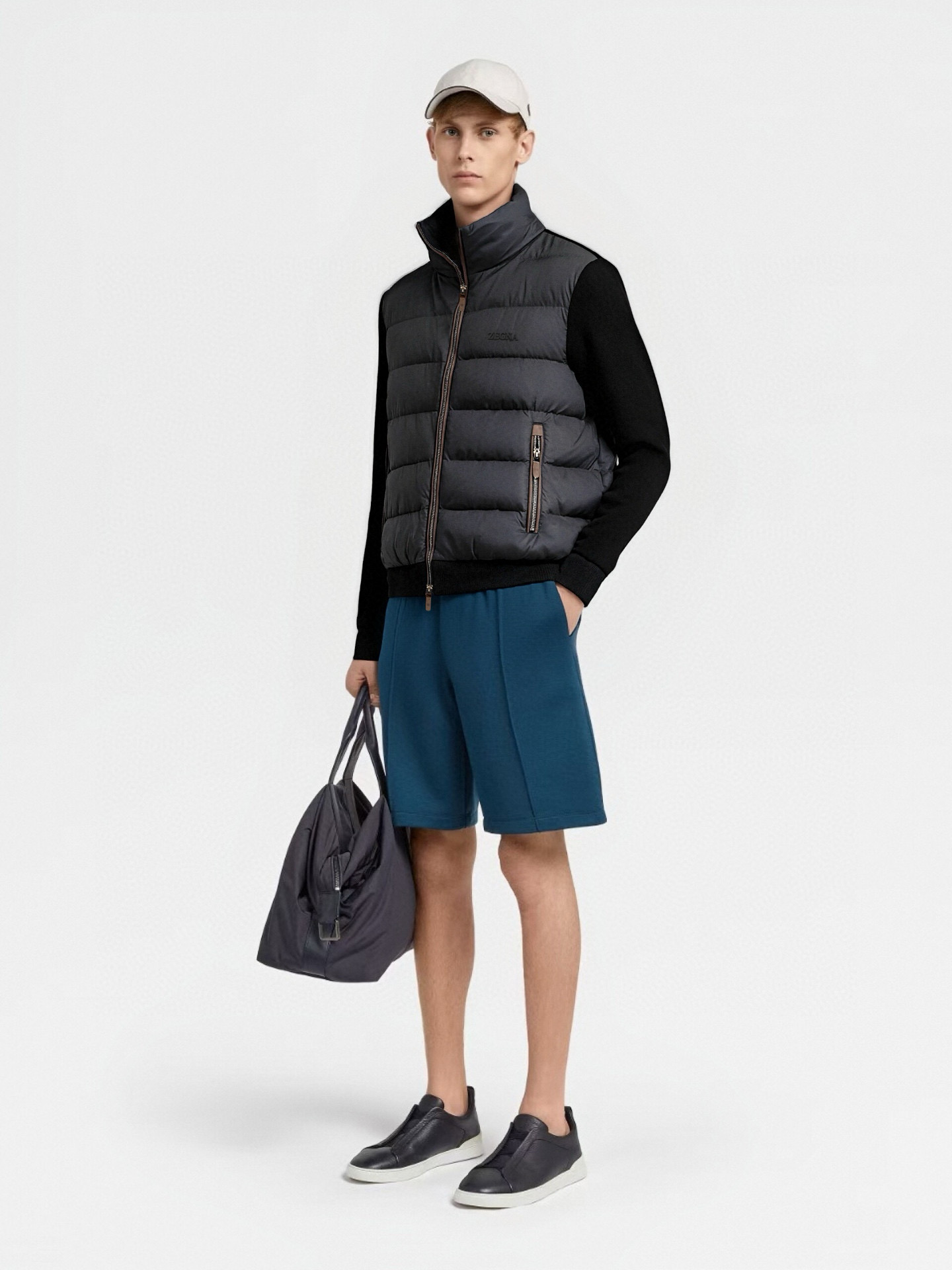 顶级品质>(羽绒系列)专柜官网同步发售！辅料全部原版定制出品，贸易公司真品订单。高级定制进口面料，以天然