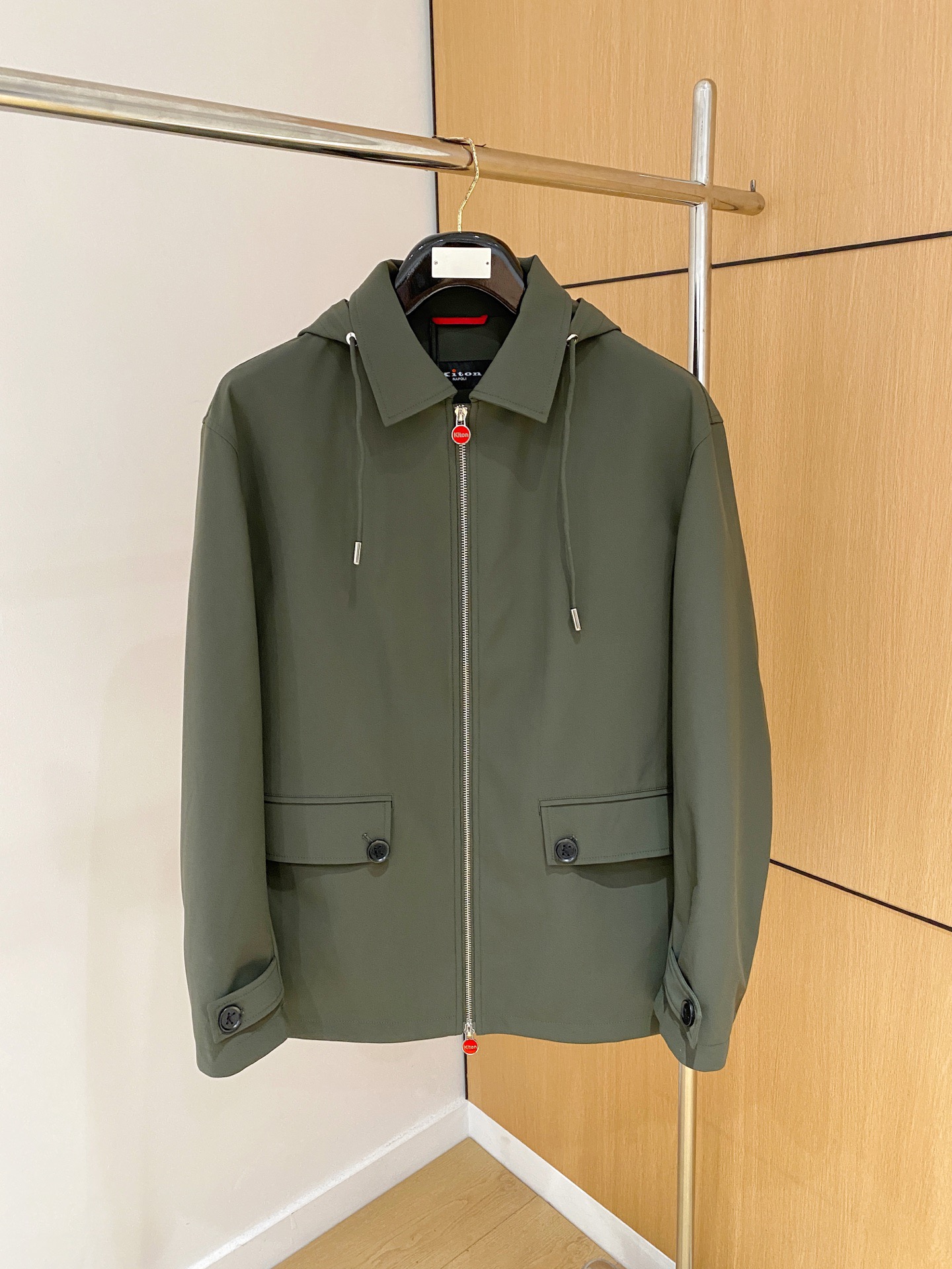 NO:712108,After the new year, top quality> (jacket series) will be released simultaneously on the official website of the counter! The accessories are all original and custom-made, genuine orders from trading companies. Advanced custom-made imported fabrics, extracted from natural plant fibers, are lighter and thinner than ordinary cotton fabrics, soft to the touch and comfortable to wear. It is not easy to irritate the skin at all. The fabric has good hygroscopicity and breathability. Size: 48-56,, jackets & coats,19860909年后顶级品质>(夹克系列)专柜官网同步发售！辅料全部原版定制出品,贸易公司真品订单.高级定制进口面料,以天然植物纖維提炼出来,比一般棉织物轻薄 手感柔软,穿着舒适 完全不易有刺激皮肤 面料吸湿性、透气性良好 尺码: 48-56,,jackets & coats,,Men's clothing