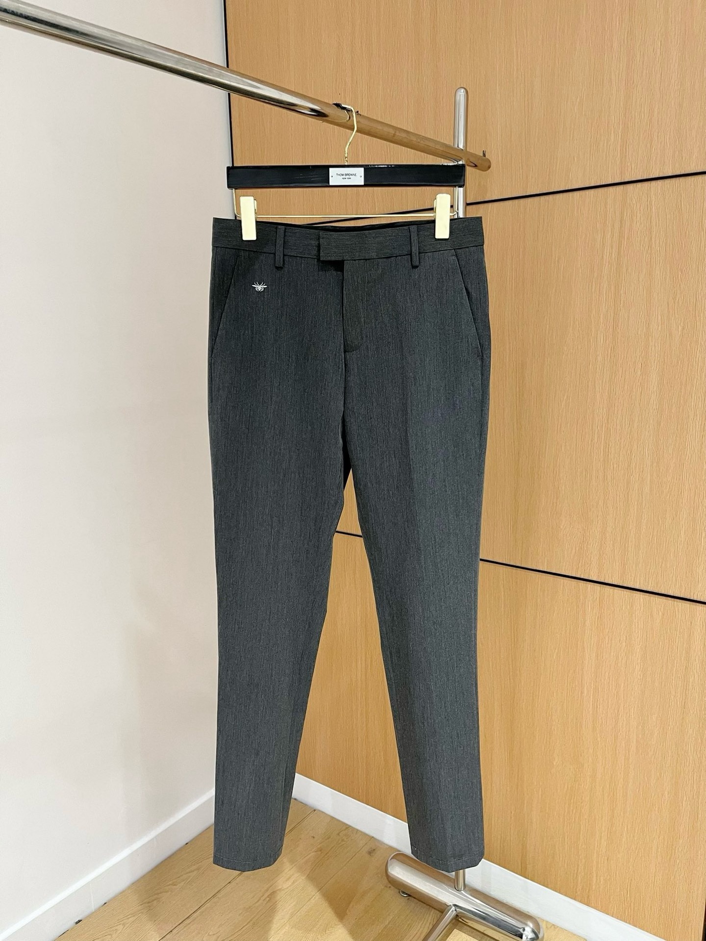 NO:711909,Can be released after the New Year with top quality>on the official website of the counter! The accessories are all original and custom-made, genuine orders from trading companies. Advanced custom-made imported fabrics, extracted from natural plant fibers, are lighter and thinner than ordinary cotton fabrics, soft to the touch and comfortable to wear. It is not easy to irritate the skin at all. The fabric has good hygroscopicity and breathability. Size: 29-38 No 35 37,,19860909可年后 顶级品质>专柜官网同步发售！辅料全部原版定制出品,贸易公司真品订单.高级定制进口面料,以天然植物纖維提炼出来,比一般棉织物轻薄 手感柔软,穿着舒适 完全不易有刺激皮肤 面料吸湿性、透气性良好 尺码: 29-38 无35 37,,,Men's clothing