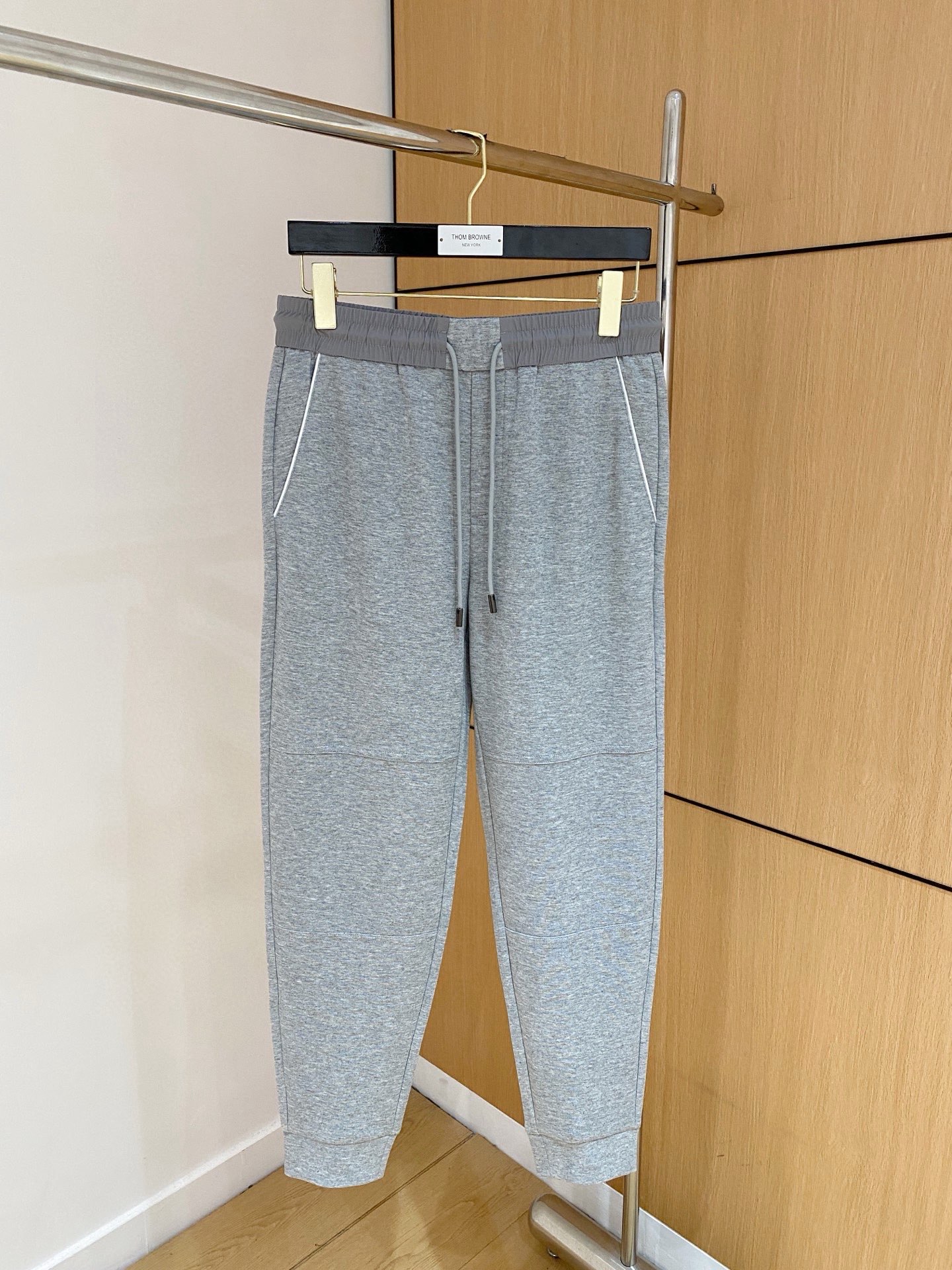 NO:711897,Can be released after the New Year with top quality>on the official website of the counter! All auxiliary materials are original custom-made products, genuine orders from trading companies. Advanced custom-made imported fabrics, extracted from natural plant fibers, are lighter and thinner than ordinary cotton fabrics. They feel soft and comfortable to wear. They are not likely to irritate the skin at all. The fabric has good hygroscopicity and breathability. Size: s-2xl,,19860909可年后 顶级品质>专柜官网同步发售！辅料全部原版定制出品,贸易公司真品订单.高级定制进口面料,以天然植物纖維提炼出来,比一般棉织物轻薄 手感柔软,穿着舒适 完全不易有刺激皮肤 面料吸湿性、透气性良好 尺码: s-2xl,,,Men's clothing