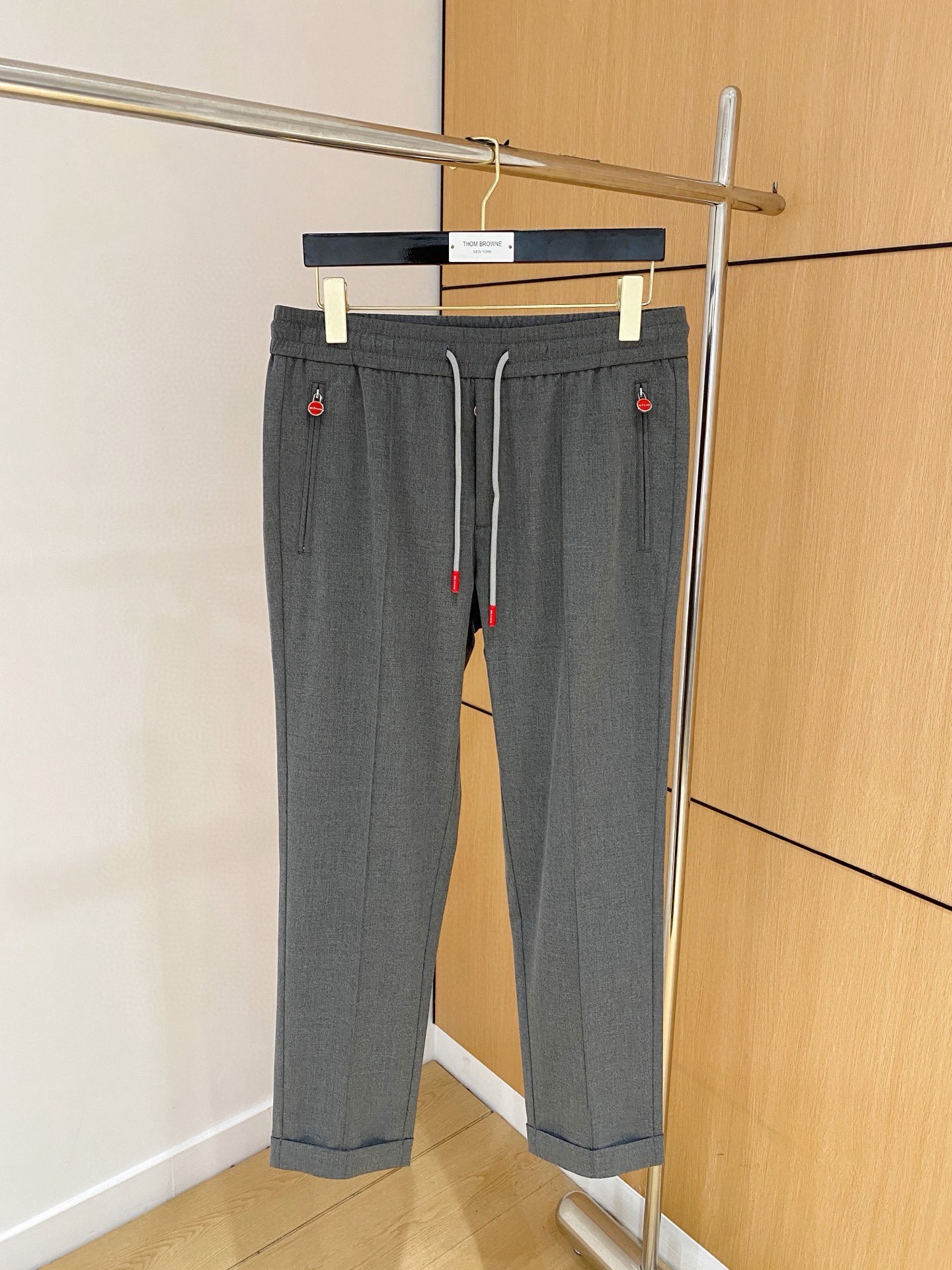 NO:711906,Top quality can be released simultaneously on the official website of the counter after the new year! All auxiliary materials are original custom-made and genuine orders from trading companies. Advanced custom-made imported fabrics are extracted from natural plant fibers. They are lighter and thinner than ordinary cotton fabrics. They are soft to the touch and comfortable to wear. They are not likely to irritate the skin at all. The fabric has good hygroscopicity and breathability. Size: m-4xl,,19860909可年后顶级品质>专柜官网同步发售！辅料全部原版定制出品,贸易公司真品订单.高级定制进口面料,以天然植物纖維提炼出来,比一般棉织物轻薄 手感柔软,穿着舒适 完全不易有刺激皮肤 面料吸湿性、透气性良好 尺码: m-4xl,,,Men's clothing