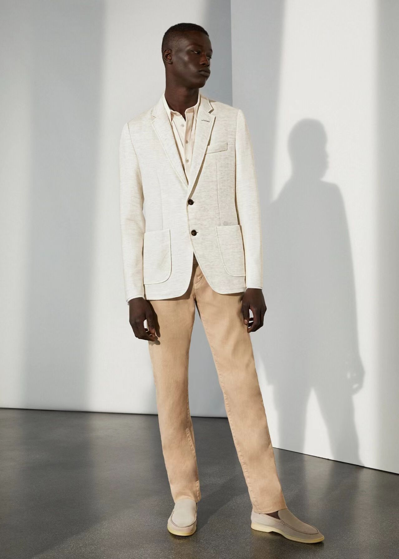 NO:734947,Top quality > 26 new models (linen series) are on sale simultaneously on the official website of the counter! All auxiliary materials are original custom-made and genuine orders from trading companies. Advanced custom-made imported fabrics are extracted from natural plant fibers. They are lighter and thinner than ordinary cotton fabrics. They feel soft and comfortable to wear. They are not easy to irritate the skin at all. The fabric has good hygroscopicity and breathability. Size: 48-58,,19860909顶级品质>26新款(亚麻系列)专柜官网同步发售！辅料全部原版定制出品,贸易公司真品订单.高级定制进口面料,以天然植物纖維提炼出来,比一般棉织物轻薄 手感柔软,穿着舒适 完全不易有刺激皮肤 面料吸湿性、透气性良好 尺码: 48-58,,,Men's clothing