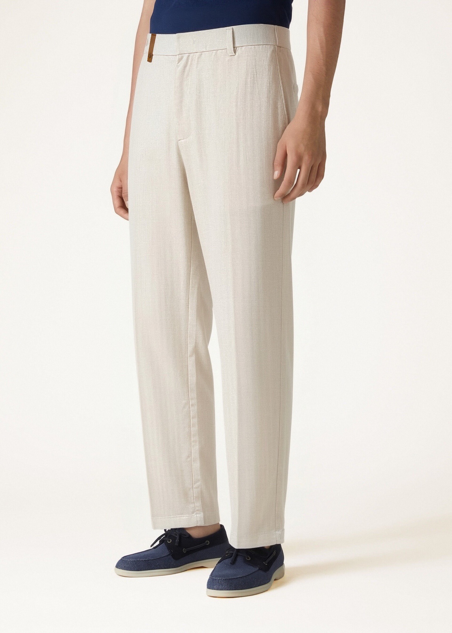 NO:842113,Top quality > 26 new models (Tencel linen series) are on sale simultaneously on the official website of the counter! All auxiliary materials are original custom-made and genuine orders from trading companies. Advanced custom-made imported fabrics are extracted from natural plant fibers. They are lighter and thinner than ordinary cotton fabrics. They are soft to the touch and comfortable to wear. They are not easy to irritate the skin at all. The fabric has good hygroscopicity and breathability. Size: 48-56,,19860909顶级品质>26新款(天丝亚麻系列)专柜官网同步发售！辅料全部原版定制出品,贸易公司真品订单.高级定制进口面料,以天然植物纖維提炼出来,比一般棉织物轻薄 手感柔软,穿着舒适 完全不易有刺激皮肤 面料吸湿性、透气性良好 尺码: 48-56,,,Men's clothing