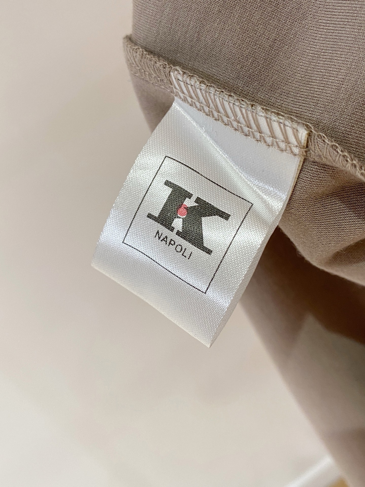 顶级品质 {醋酸羊绒系列} 专柜官网同步发售!辅料全部原版定制出品,贸易公司真品订单。高级定制进口面料,以天然植物纖維提 顶级品质 {醋酸羊绒系列} 专柜官网同步发售!辅料全部原版定制出品,贸易公司真品订单。高级定制进口面料,以天然植物纖維提