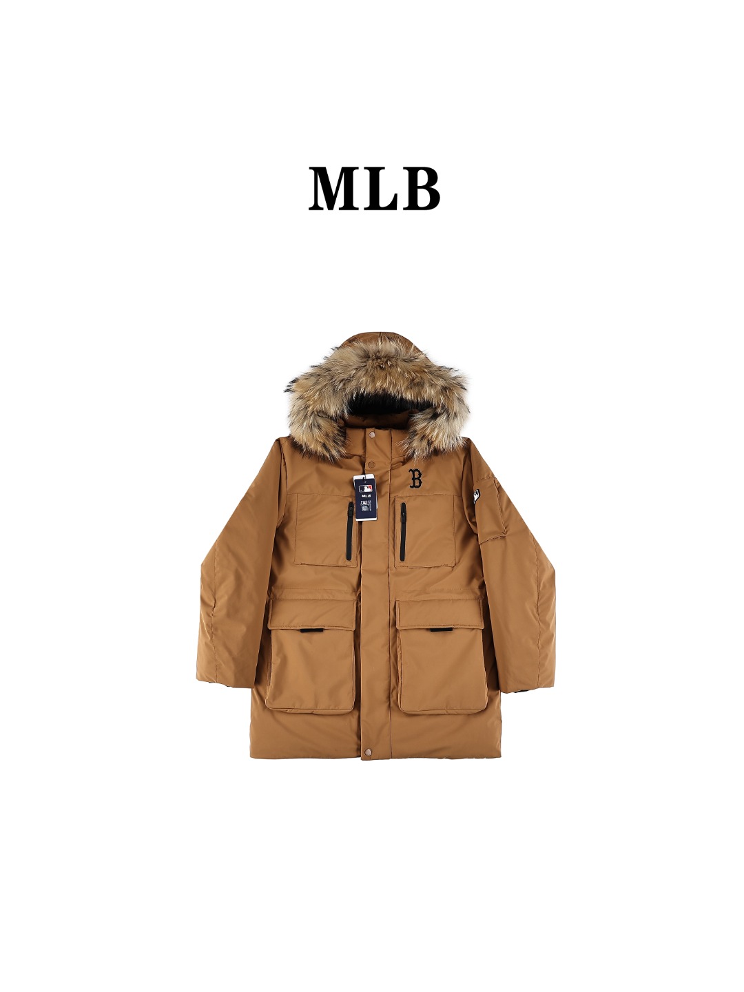 MLB 张凌赫同款 鹅绒毛领加厚中长款羽绒服外套 区别普通版本!可对比毛领➕细节➕三标水洗👍 明星同款,机能风潮,时尚有型. 张凌赫今年代言的海报上身款!出席店庆活动时也是身着这款!可谓今年品牌的主力款式! 工装风多口袋设计,面料不是薄薄一层,是手感厚实的定制三防面料,防风防泼水.袖臂和前胸拉链都是采用防水拉链.户外穿着更保暖! 柔软真皮草毛领,大大的一整根貉子毛领,不仅挡风保暖,更加的显奢华质感,一眼贵价羽绒服! 胸口重工贴布“刺绣”MLB标志性的NY logo,袖臂插袋饰有经典的硅胶标,品牌辨识度极强. 中长款,长度盖住臀部,针织双层袖口,抵御寒风,东北极寒都是妥妥的能扛住 填充国标600蓬90白鹅绒!打开后挂起来拍打一下,静待毛领和衣服舒展蓬起来! 帽子和下摆自带可调节抽绳和锁扣,包裹暖意,随心自如! 大厂工艺精细,走线工整! 细节处理完美😘 四个色,黑色 白色是永远的经典,怎么穿都好看.浅藏青颜色质感非常高级.浅驼色特别色 显白 穿着好看有气质👍 颜色:黑色 奶白色 浅青色 浅驼色 灰色