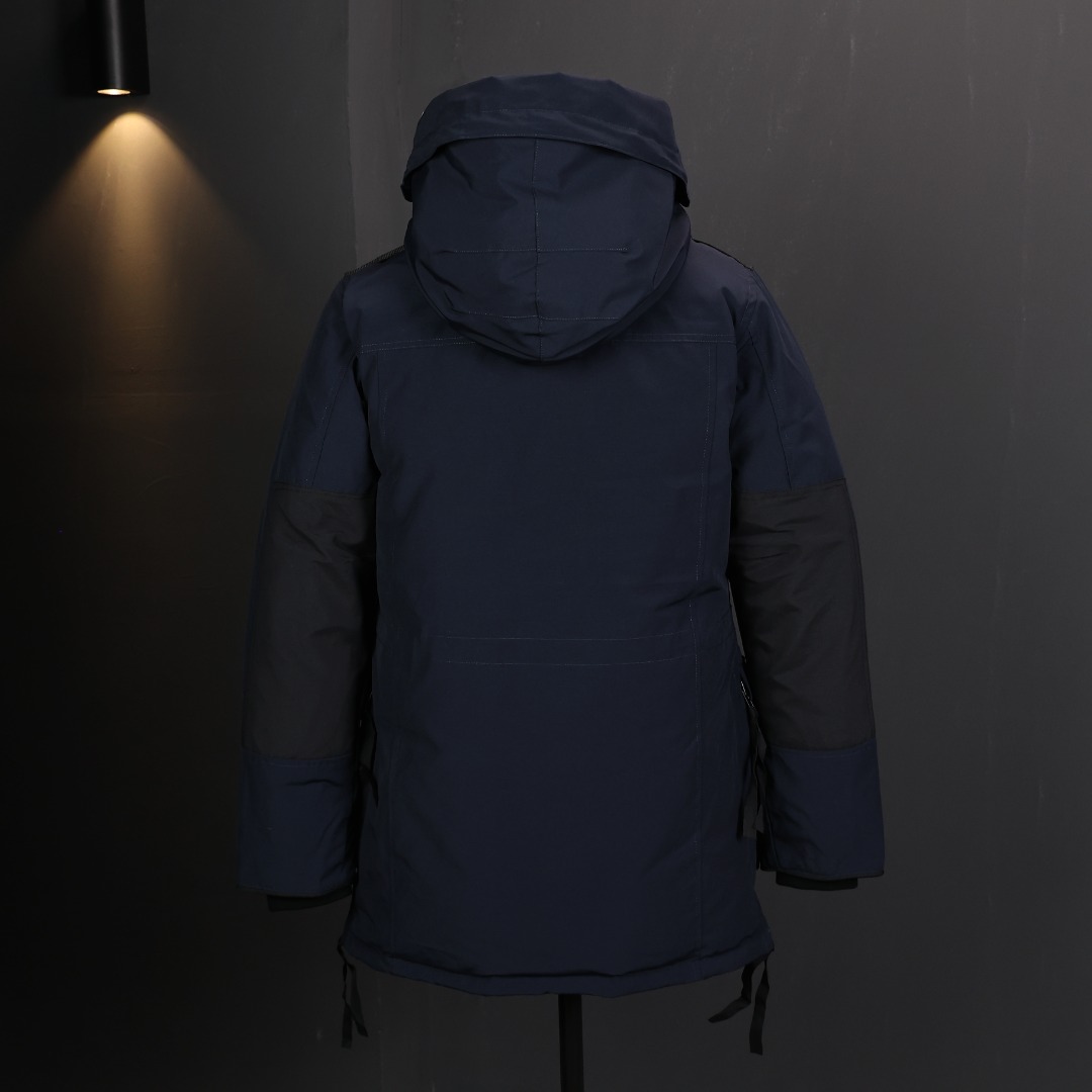 图片[3]-＃福利特价 Canada Goose Macculloch 血咒派克大衣 9512M 面料：采用这款采用了一种叫“Arctic Tech”面料技术，外层面料是84.5%的聚酯纤维15.5%棉，里料为100%棉纶，垫料为100%聚酯纤维。采用特殊材料和涂层的使用能在寒冷环境和气候下让您保持干爽温暖，搭配持久抗水表层，抗水、保暖、抗风，今年的面料全部重新定制，独家面料，只对比正品❗ 充绒：453g白鸭绒 含绒量80%，与正品一致❗ 承诺不跑绒。 狼毛：毛领采用的是进口西北郊狼毛，毫锋宽大，毛的色泽度很好，一体成型，拒绝拼接❗ 辅料：里布采用40D Nylon AC油性胶，单染5级牢度，胆布采用330T全涤，领口绒布采用原厂高密度丝光绒，舒适度很高，口袋布使用弹性高密度摇粒绒，触感柔软，今年的魔术贴全部采用进口的哑光材质，同步正品用料。 五金：门襟采用原厂YKK拉链，门襟哑光磨砂排扣1：1定制，大小尺寸光泽刻字清晰程度媲美原版，拉链再次升级，顺滑度以及使用体验感大大增强❗ 细节：胸口大鹅logo标，全新开发定制，对色对纱线材质，图案饱满且枫叶形状可对比正品原标，无差异。今年新款手臂口袋处无打枣设计，区别去年设计，区别市面看图做货版本。镭射防伪标1：1定制，激光防伪技术，领标与水洗标也全部按正版进行了重新的打版设计，区别看图做货版本。今年的版型也都重新开版设计，对比市面可知区别。 尺码：XS-XXL-选品中心