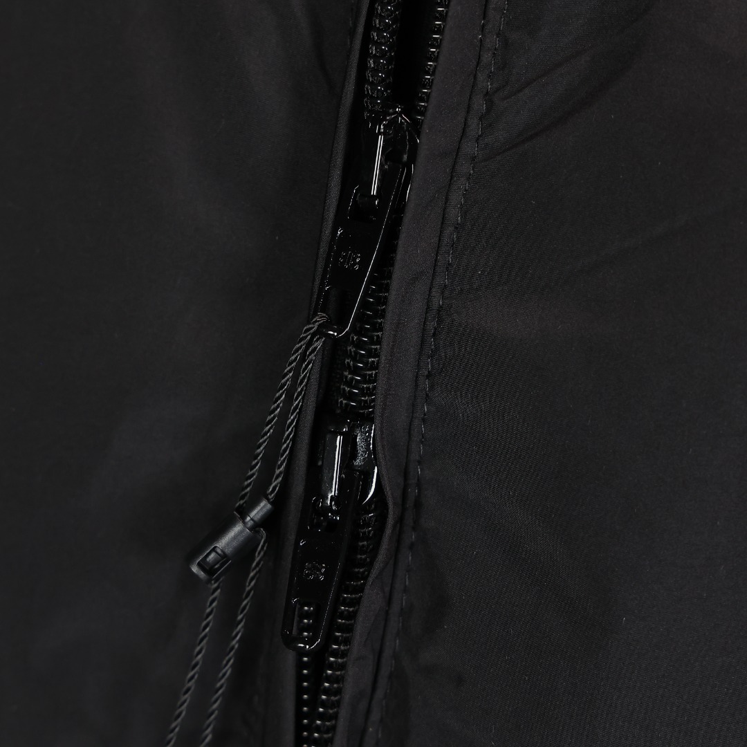 图片[4]-＃暖冬福利 BALENCIAGA/巴黎世家 BLCG 可乐海浪纹羽绒服 男女同款，OS版型，好穿到一年四季都可拥有，面料优选50D加密防水透气膜 ，90%纯白白鸭绒，充绒量260-305G， 轻薄柔软 ，更具保暖性，有非常优秀的蓬松度，不钻绒 ，廓形优美 更百搭，保暖时尚两不误，彰显不凡气质。 尺码：36 38 40 42 44 颜色：黑色 白色-选品中心