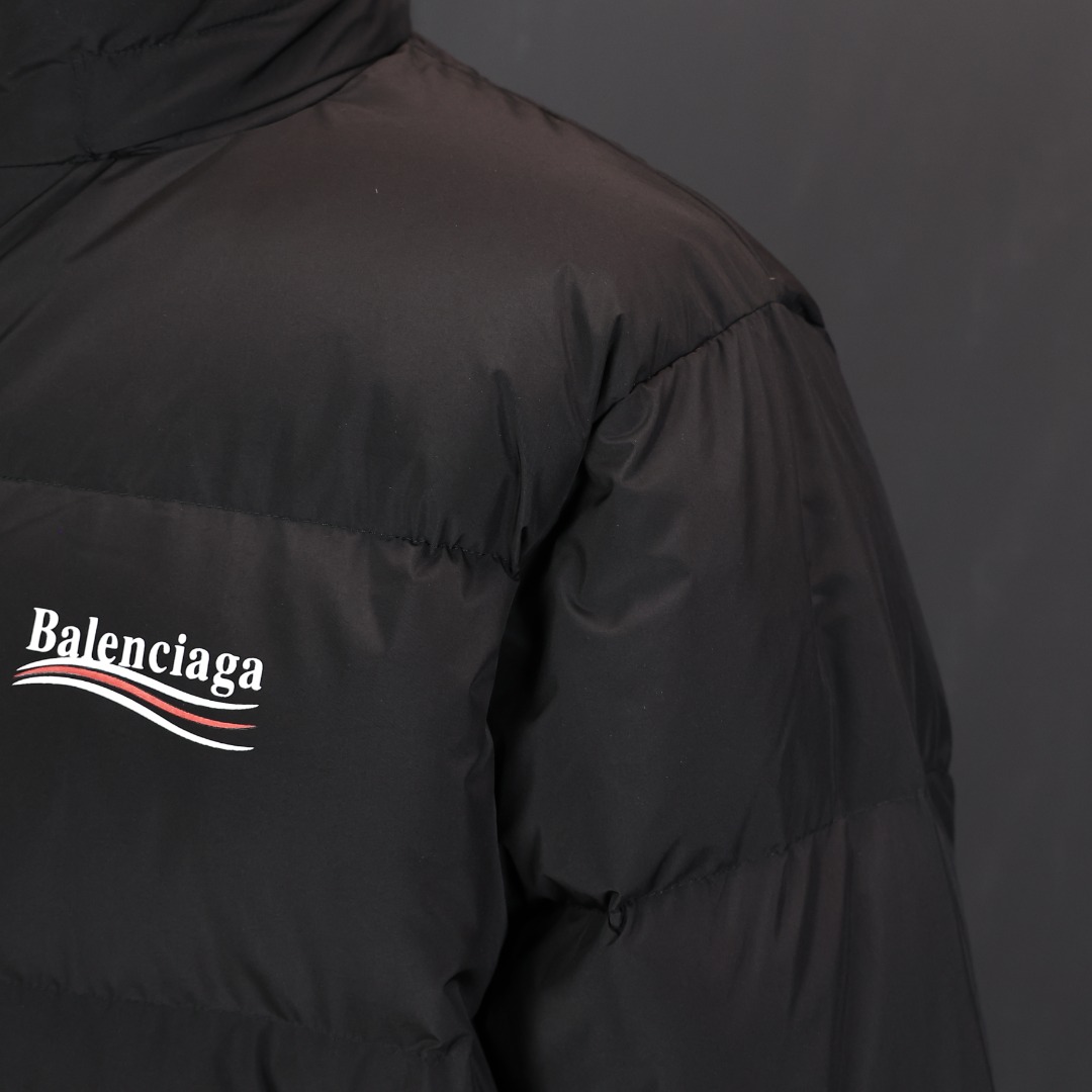 图片[5]-＃暖冬福利 BALENCIAGA/巴黎世家 BLCG 可乐海浪纹羽绒服 男女同款，OS版型，好穿到一年四季都可拥有，面料优选50D加密防水透气膜 ，90%纯白白鸭绒，充绒量260-305G， 轻薄柔软 ，更具保暖性，有非常优秀的蓬松度，不钻绒 ，廓形优美 更百搭，保暖时尚两不误，彰显不凡气质。 尺码：36 38 40 42 44 颜色：黑色 白色-选品中心