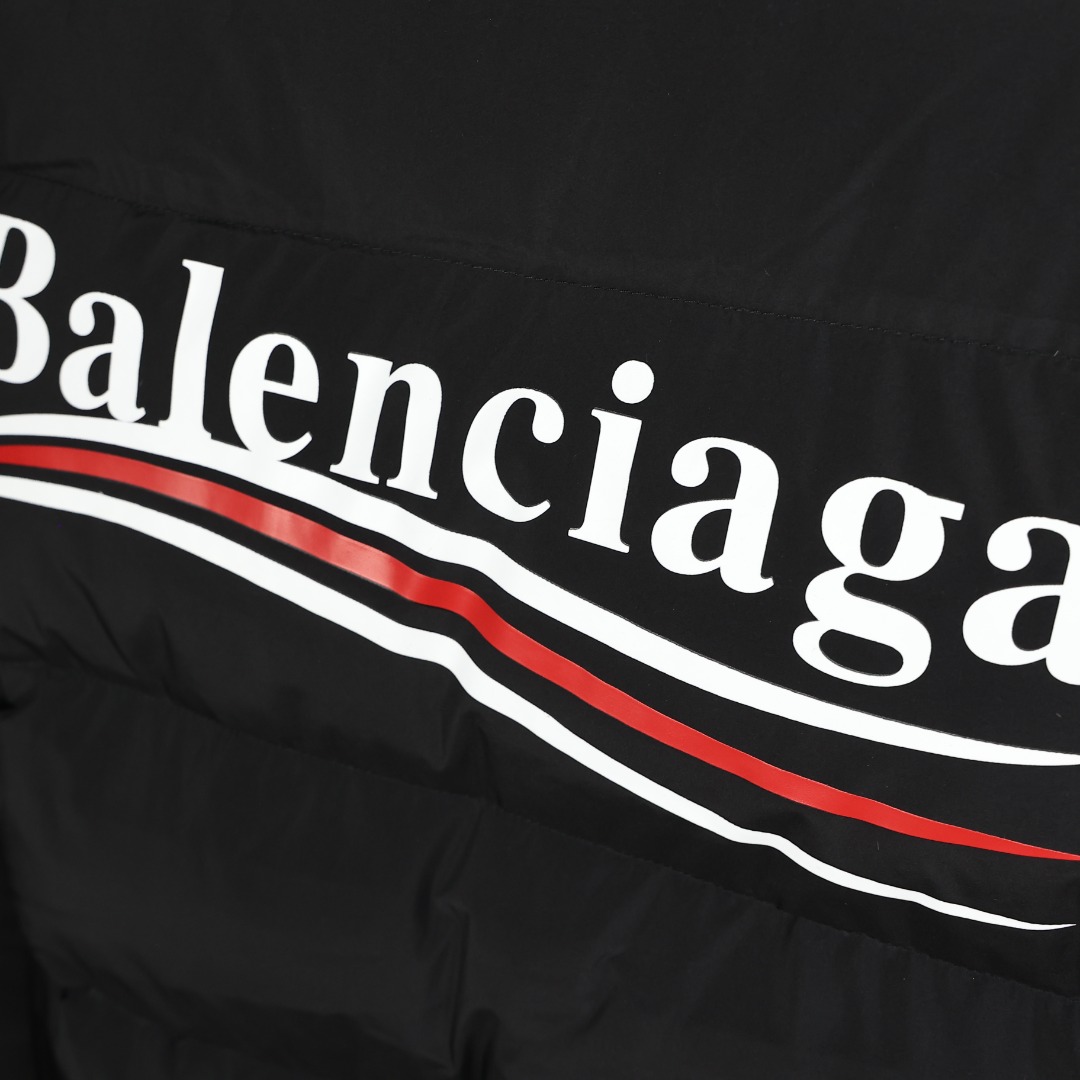 图片[8]-＃暖冬福利 BALENCIAGA/巴黎世家 BLCG 可乐海浪纹羽绒服 男女同款，OS版型，好穿到一年四季都可拥有，面料优选50D加密防水透气膜 ，90%纯白白鸭绒，充绒量260-305G， 轻薄柔软 ，更具保暖性，有非常优秀的蓬松度，不钻绒 ，廓形优美 更百搭，保暖时尚两不误，彰显不凡气质。 尺码：36 38 40 42 44 颜色：黑色 白色-选品中心
