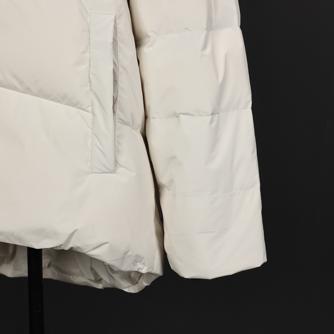 图片[6]-＃暖冬福利 BALENCIAGA/巴黎世家 BLCG 可乐海浪纹羽绒服 男女同款，OS版型，好穿到一年四季都可拥有，面料优选50D加密防水透气膜 ，90%纯白白鸭绒，充绒量260-305G， 轻薄柔软 ，更具保暖性，有非常优秀的蓬松度，不钻绒 ，廓形优美 更百搭，保暖时尚两不误，彰显不凡气质。 尺码：36 38 40 42 44 颜色：黑色 白色-选品中心