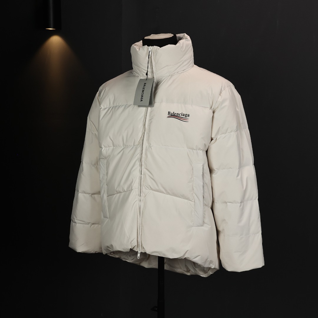 图片[2]-＃暖冬福利 BALENCIAGA/巴黎世家 BLCG 可乐海浪纹羽绒服 男女同款，OS版型，好穿到一年四季都可拥有，面料优选50D加密防水透气膜 ，90%纯白白鸭绒，充绒量260-305G， 轻薄柔软 ，更具保暖性，有非常优秀的蓬松度，不钻绒 ，廓形优美 更百搭，保暖时尚两不误，彰显不凡气质。 尺码：36 38 40 42 44 颜色：黑色 白色-选品中心