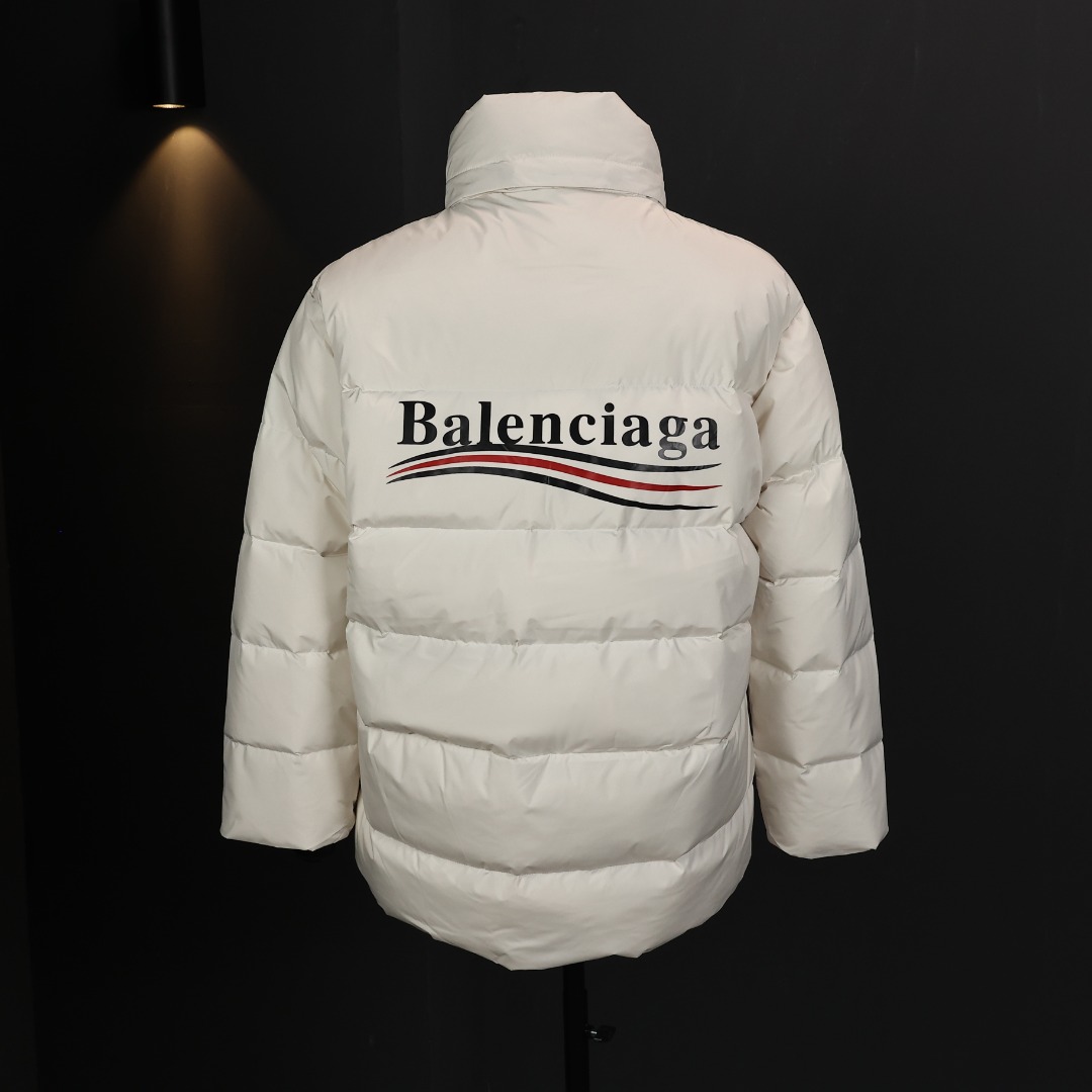 图片[3]-＃暖冬福利 BALENCIAGA/巴黎世家 BLCG 可乐海浪纹羽绒服 男女同款，OS版型，好穿到一年四季都可拥有，面料优选50D加密防水透气膜 ，90%纯白白鸭绒，充绒量260-305G， 轻薄柔软 ，更具保暖性，有非常优秀的蓬松度，不钻绒 ，廓形优美 更百搭，保暖时尚两不误，彰显不凡气质。 尺码：36 38 40 42 44 颜色：黑色 白色-选品中心