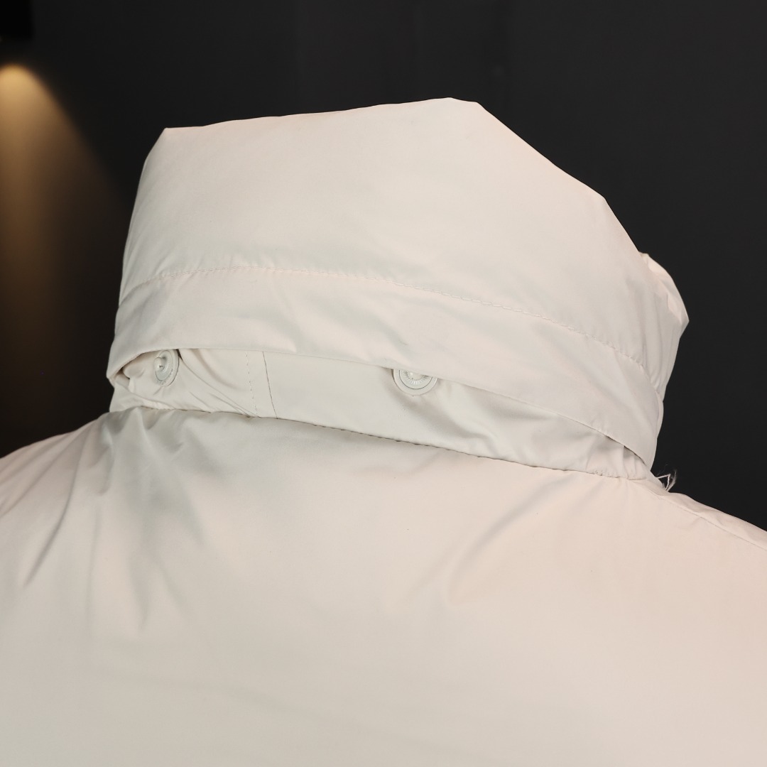 图片[7]-＃暖冬福利 BALENCIAGA/巴黎世家 BLCG 可乐海浪纹羽绒服 男女同款，OS版型，好穿到一年四季都可拥有，面料优选50D加密防水透气膜 ，90%纯白白鸭绒，充绒量260-305G， 轻薄柔软 ，更具保暖性，有非常优秀的蓬松度，不钻绒 ，廓形优美 更百搭，保暖时尚两不误，彰显不凡气质。 尺码：36 38 40 42 44 颜色：黑色 白色-选品中心