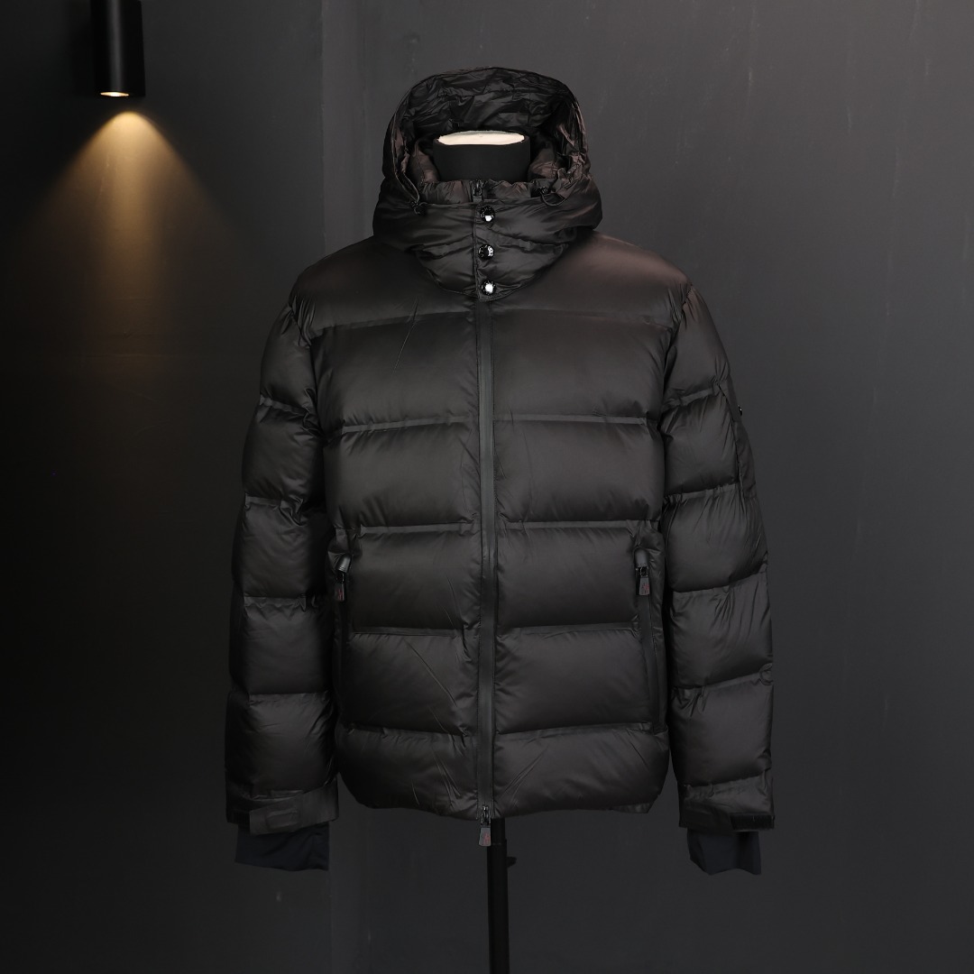 Moncler Grenoble Montgetech montgetech 绗缝logo徽标连帽羽绒服 
编码:A-CK15