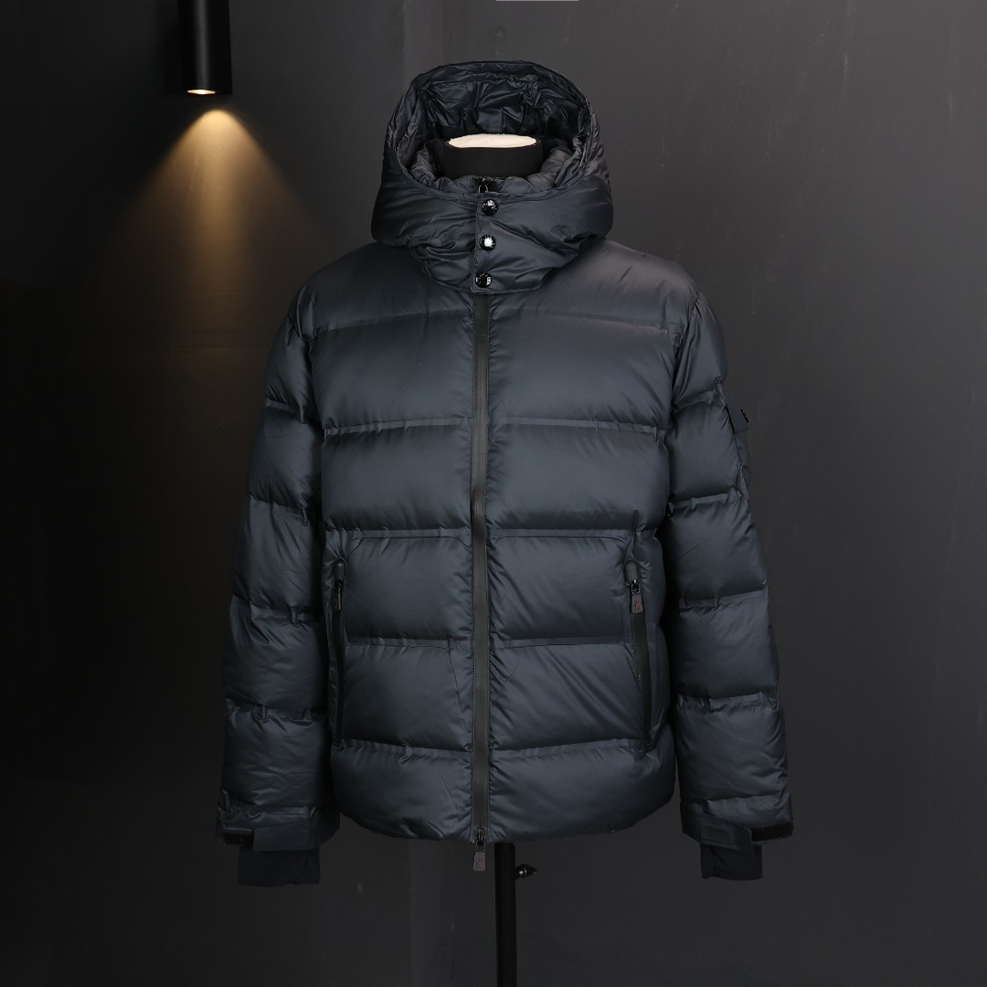 Moncler Grenoble Montgetech montgetech 绗缝logo徽标连帽羽绒服 
编码:A-CK15