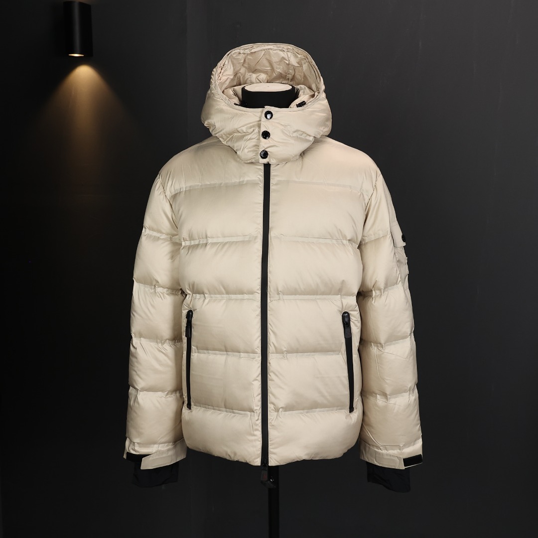 Moncler Grenoble Montgetech montgetech 绗缝logo徽标连帽羽绒服 
编码:A-CK15
