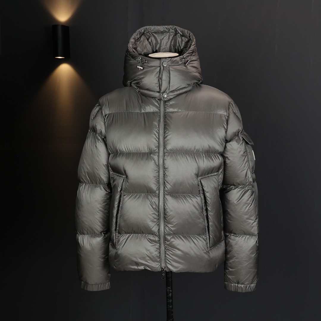 顶级
Moncler盟可睐 FW25 Couyere Hooded Short Down Jacket 连帽短款拉链羽绒服 
编码:A-AD15