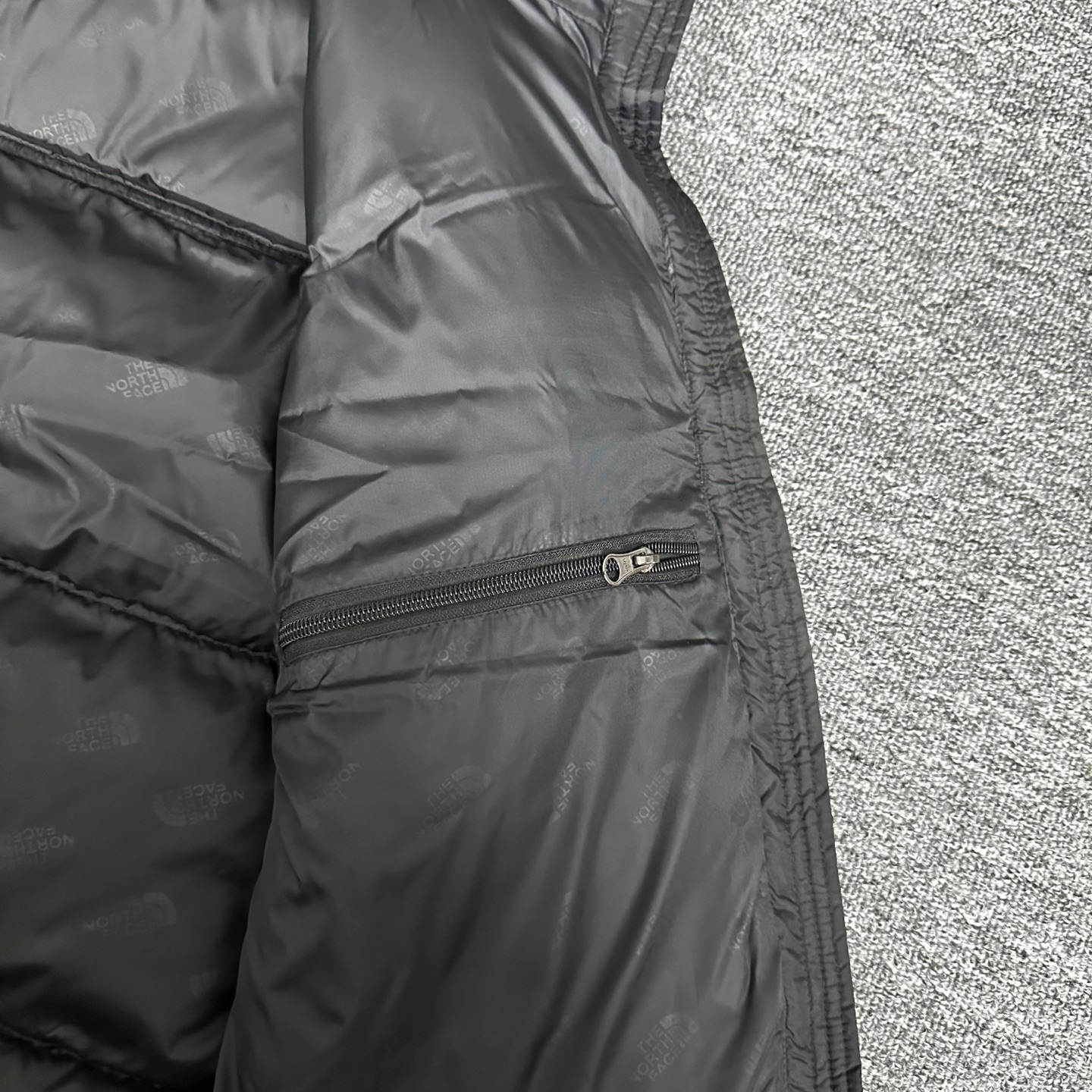 The North Face 1996 ダウンベスト 細格ナイロン 軽量保温 本革仕様