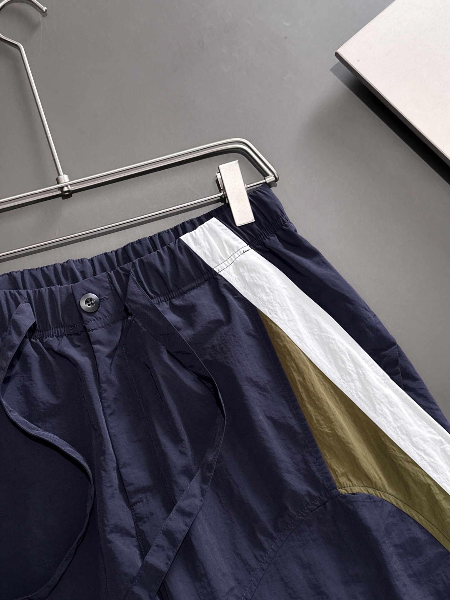 Fendi’s 2024 Spring/Summer Recreational Shorts: High-End Design with Impeccable Detail - 图片 2