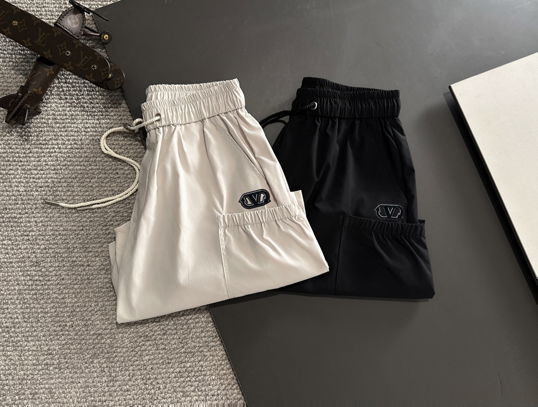 Valentino 2024 Spring & Summer High-End Recreational Shorts: Premium Quality & Comfort. - 图片 9
