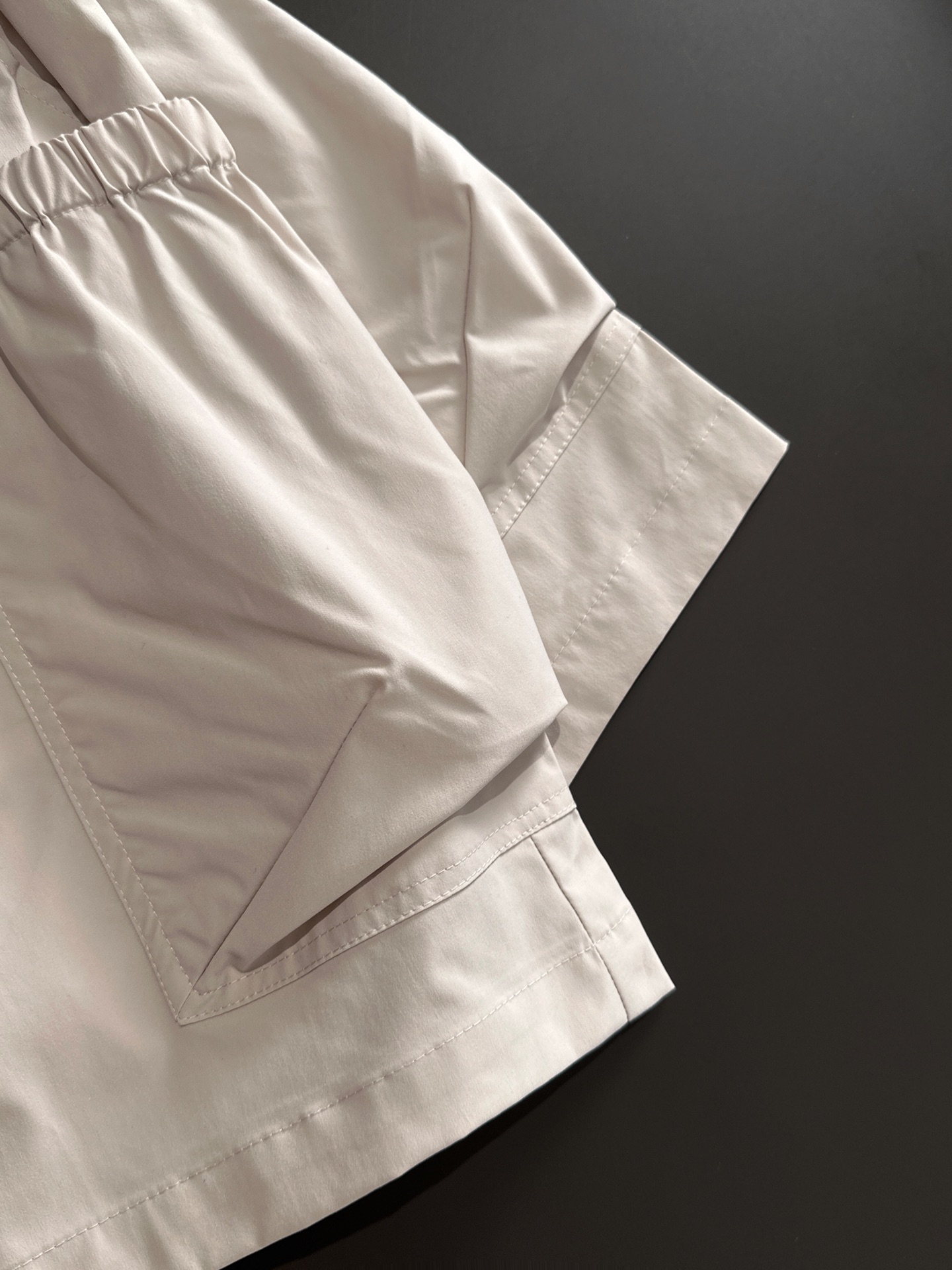 Valentino 2024 Spring & Summer High-End Recreational Shorts: Premium Quality & Comfort. - 图片 5