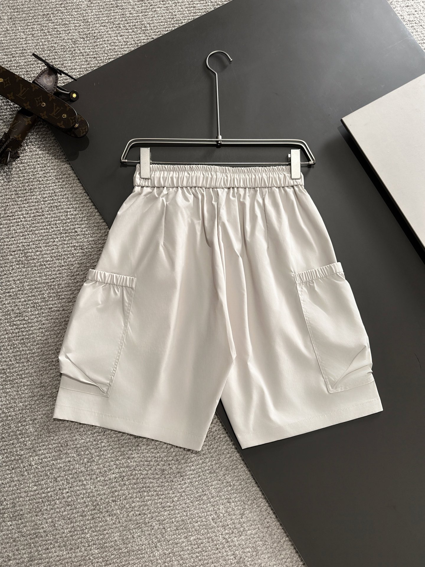 Valentino 2024 Spring & Summer High-End Recreational Shorts: Premium Quality & Comfort. - 图片 7