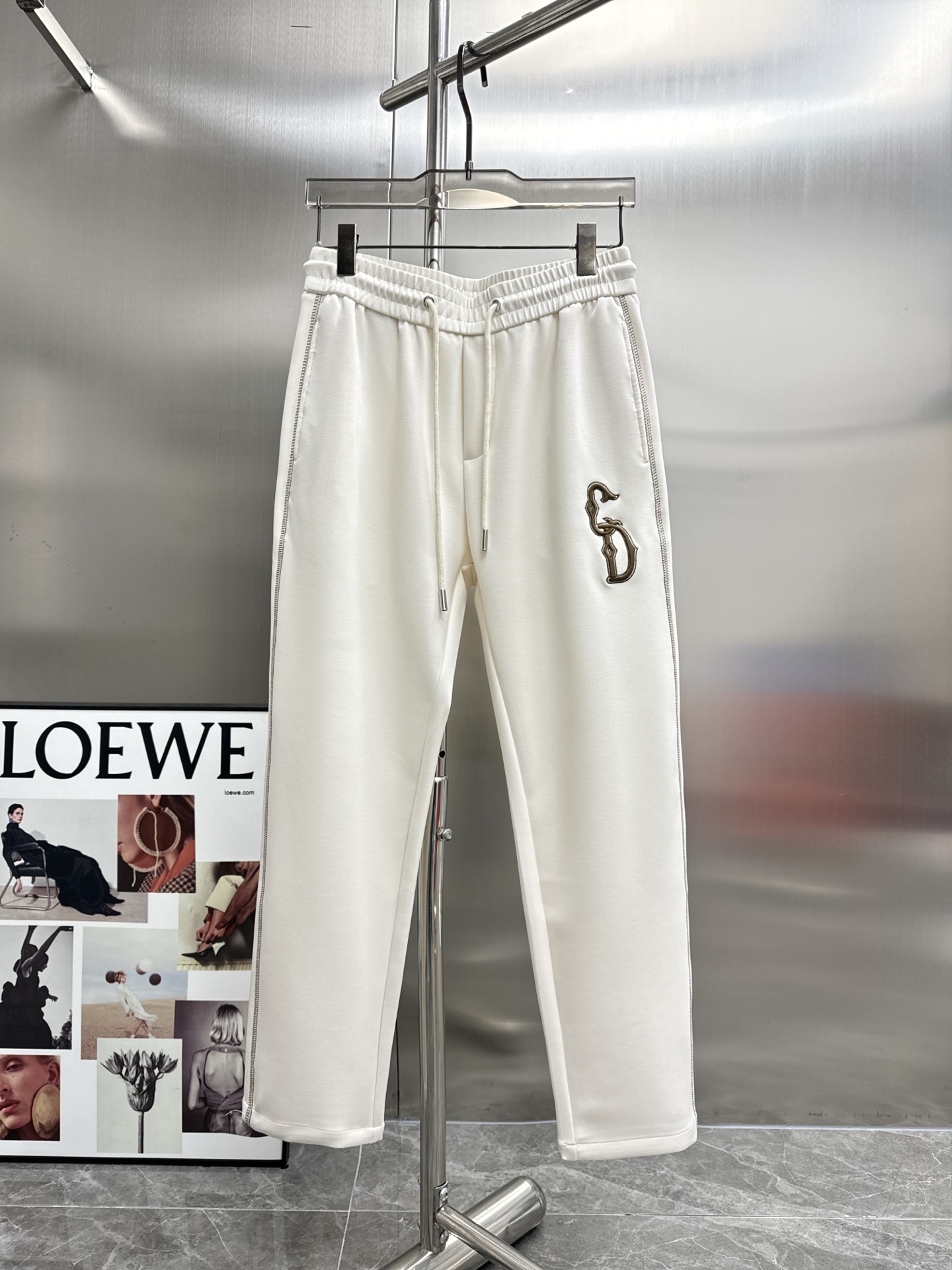High-End TOU CD 2025 Leisure Pants: Golden Embroidery, Tailored Fit, High Quality - 图片 1