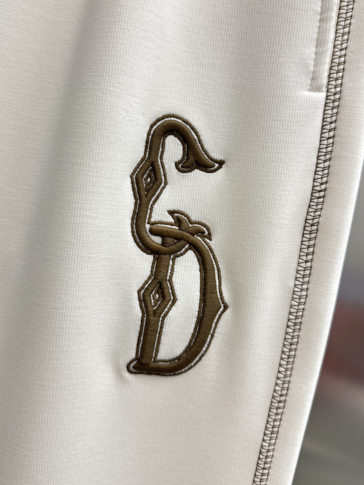 High-End TOU CD 2025 Leisure Pants: Golden Embroidery, Tailored Fit, High Quality - 图片 4