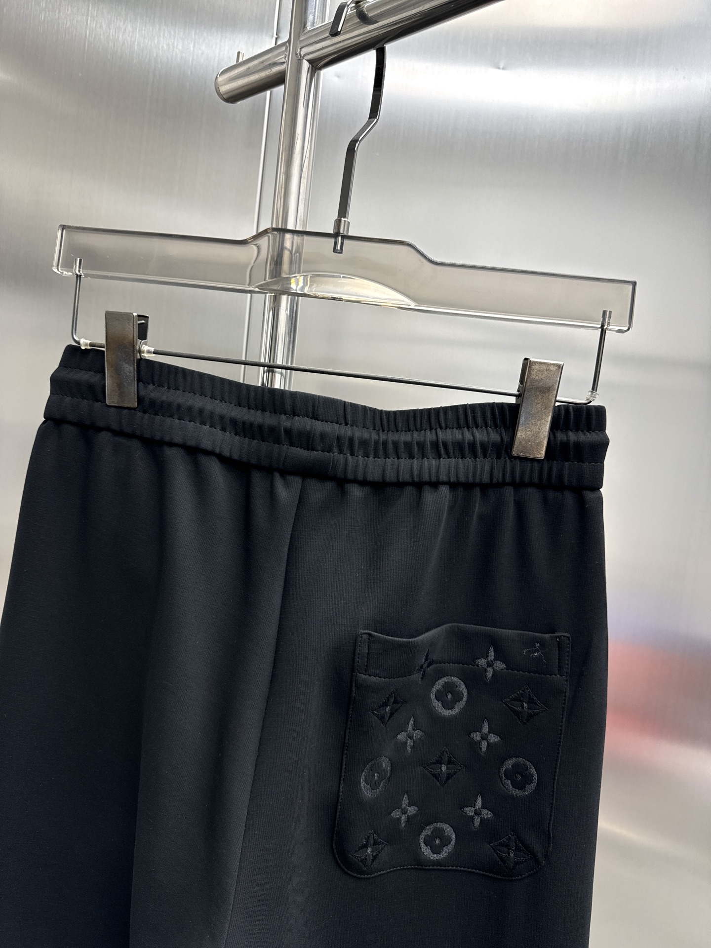 High-End Louis Vuitton Summer Pants: Tailored Fabrics, Impeccable Detail, Brand Design, High Quality - 图片 5