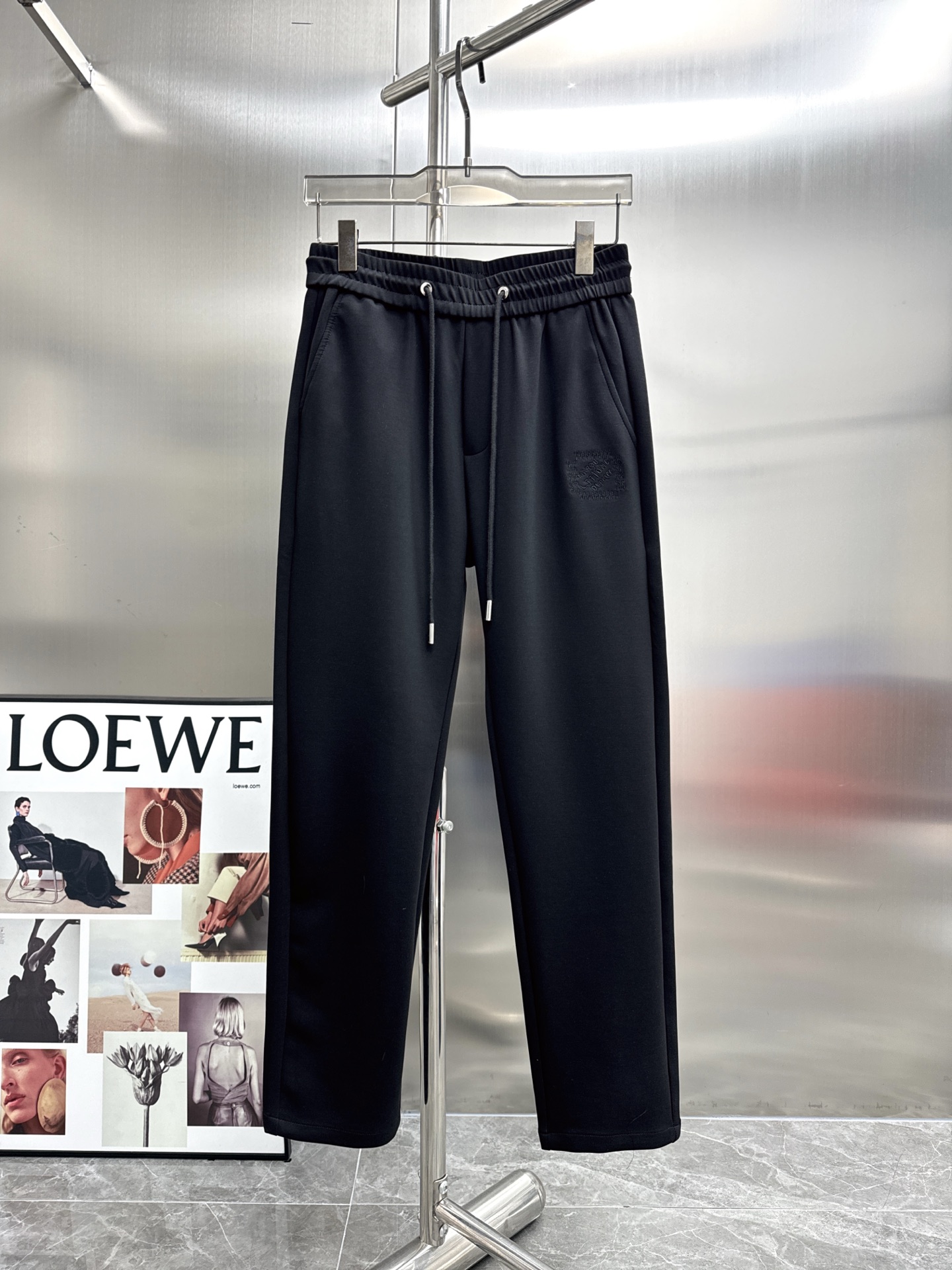 High-End Louis Vuitton Summer Pants: Tailored Fabrics, Impeccable Detail, Brand Design, High Quality