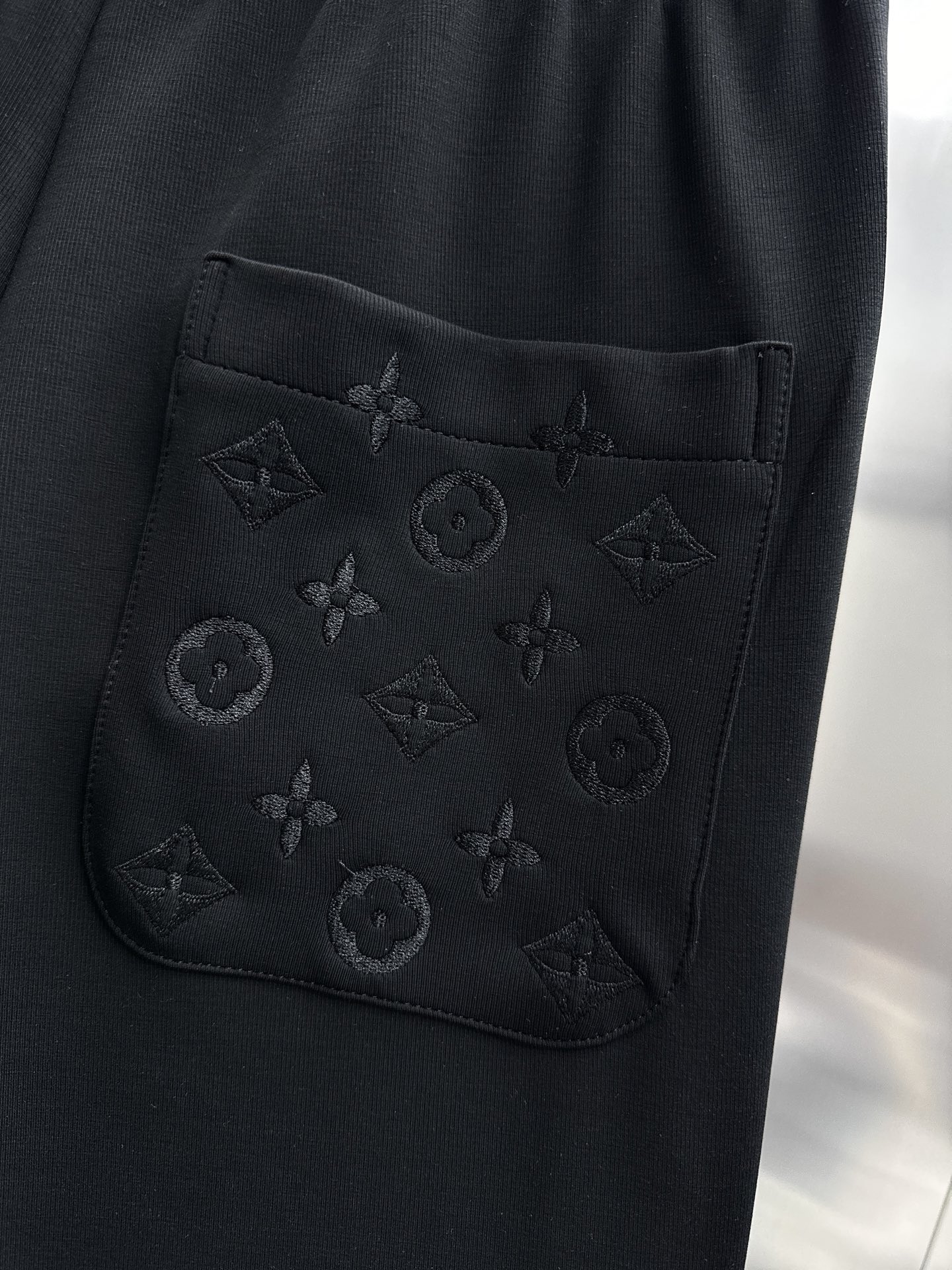 High-End Louis Vuitton Summer Pants: Tailored Fabrics, Impeccable Detail, Brand Design, High Quality - 图片 6