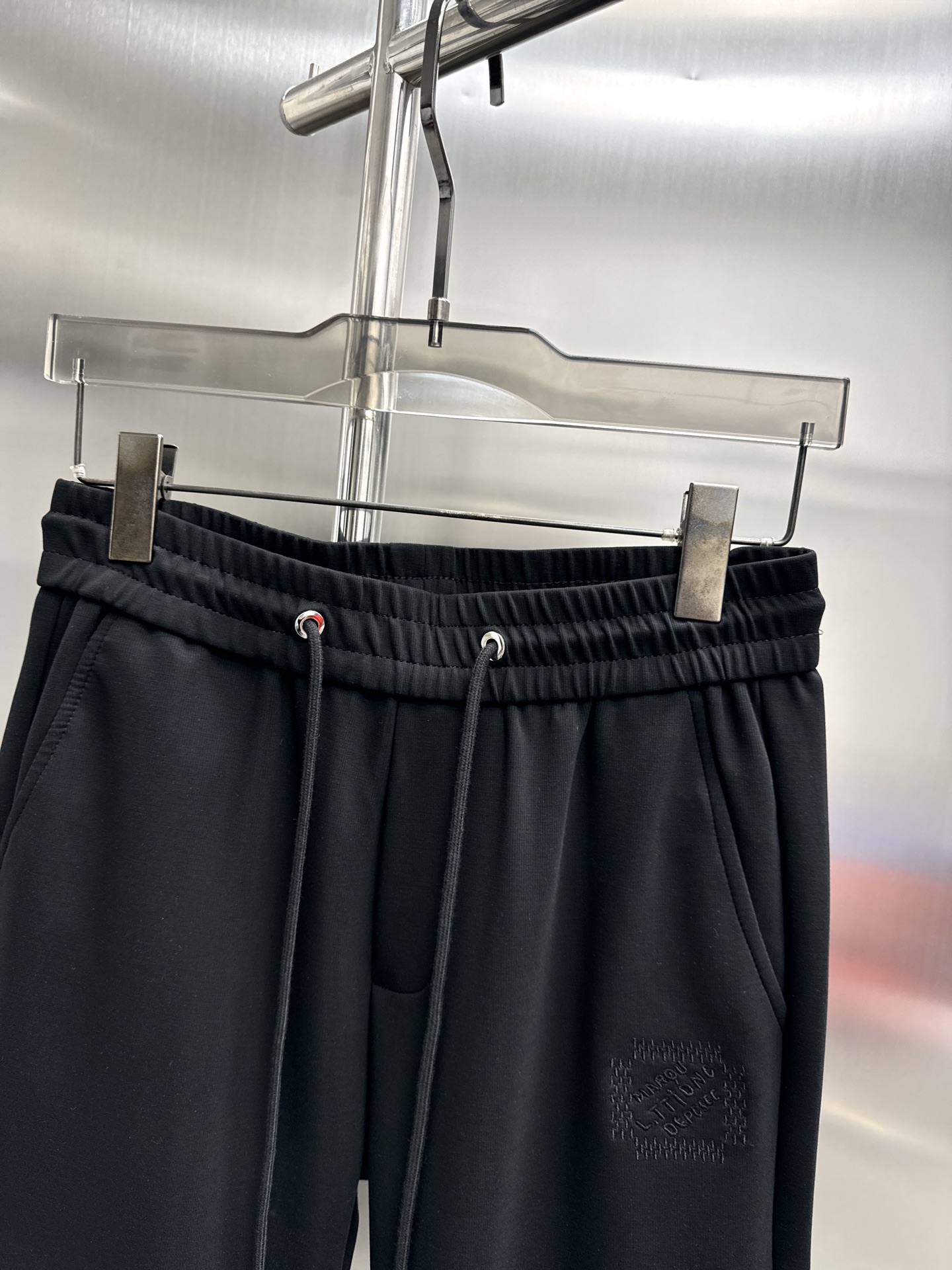 High-End Louis Vuitton Summer Pants: Tailored Fabrics, Impeccable Detail, Brand Design, High Quality - 图片 3