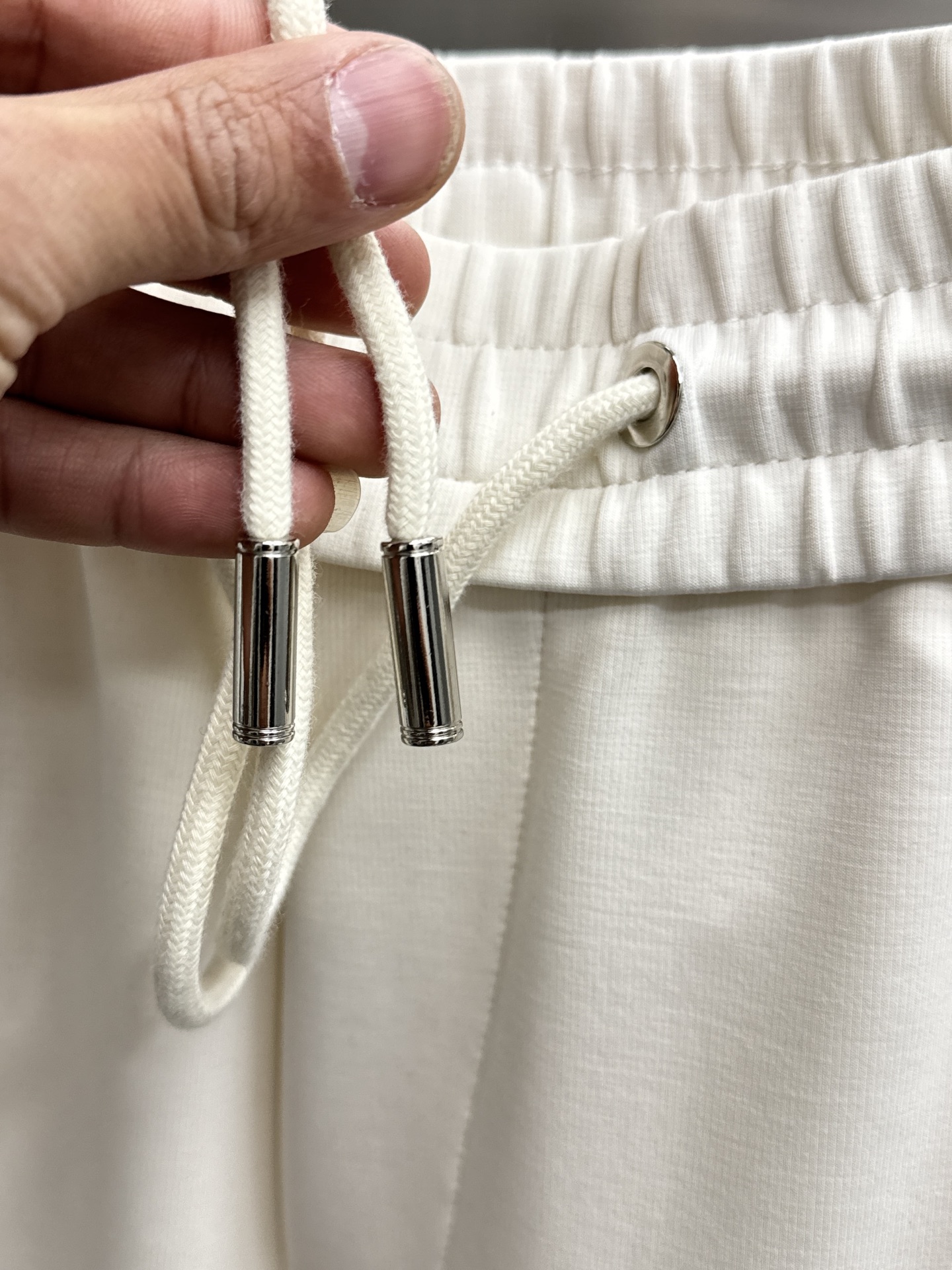 High-End Louis Vuitton Summer Pants: Tailored Fabrics, Comfortable, Impeccable Details, Brand Elements. - 图片 5