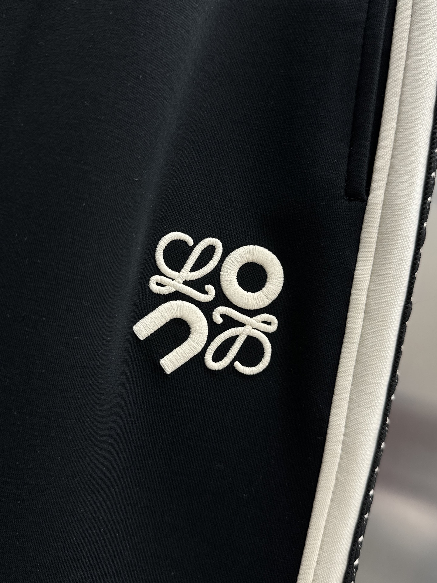 High-End Tou 2025 Spring & Summer Tweak Pants: Impeccable Detail, Air Comfort, Brand Design - 图片 5