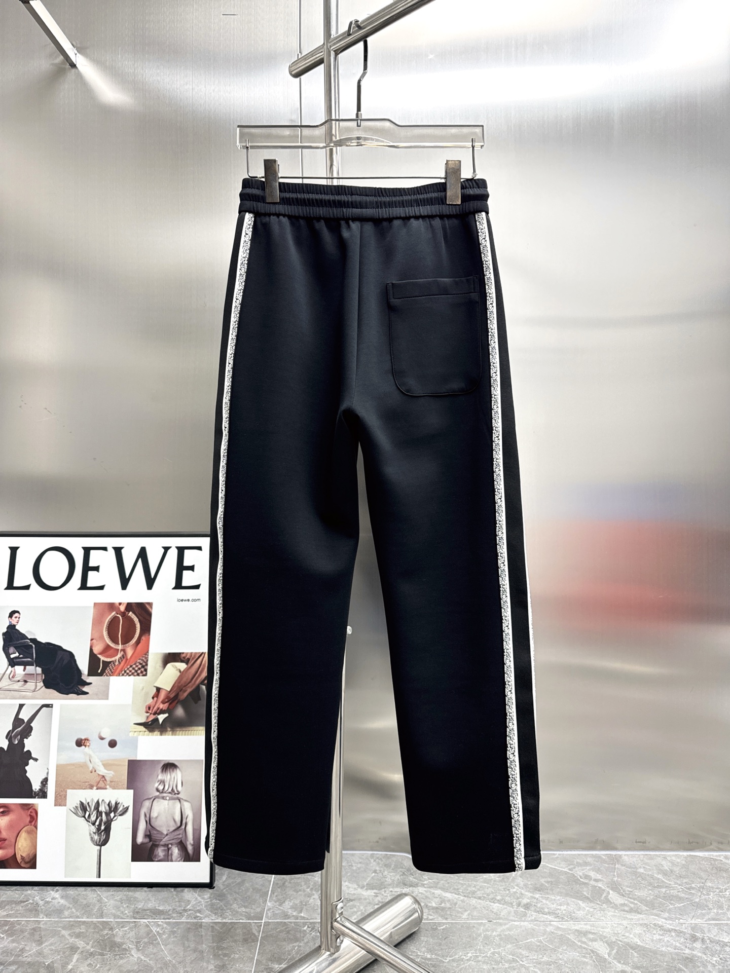“High-End ToU Dior 2025 Leisure Pants with Golden Embroidery and Tailor-Made Faceware” - 图片 2
