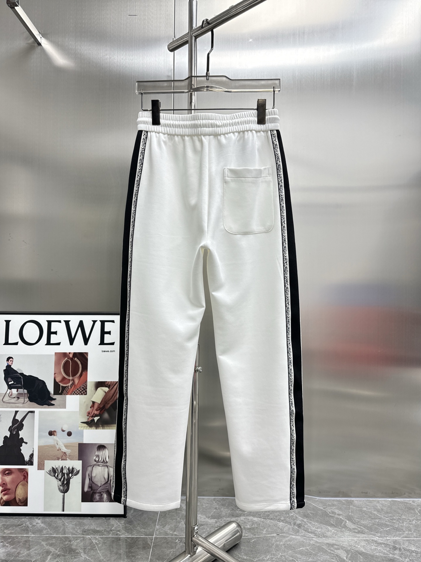 High-End ToU Dior 2025 Leisure Pants with Golden Logo Embroidery – Premium Quality and Comfort - 图片 2