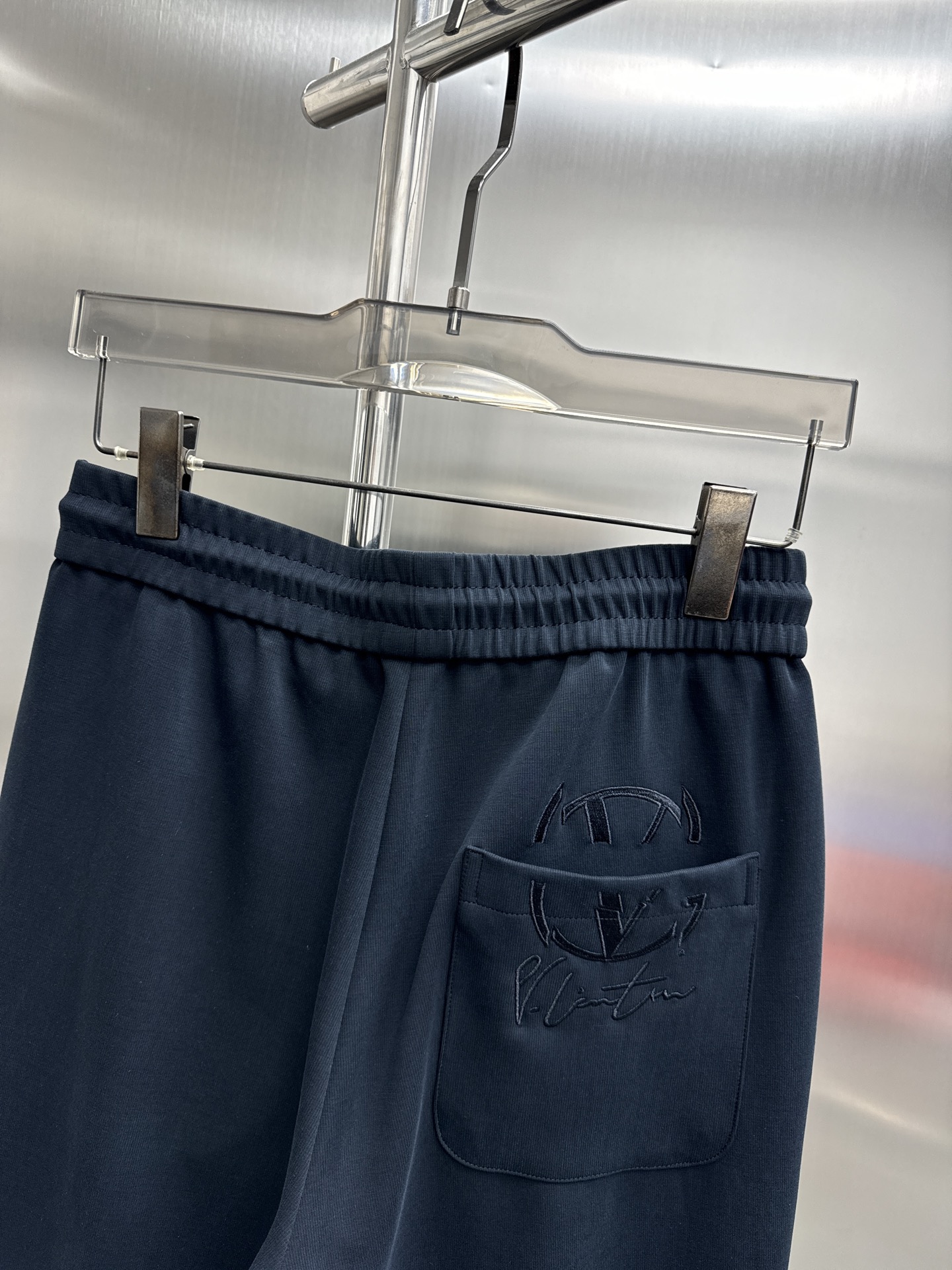 High-End ToU Valentino Spring 2025 Leisure Pants: Golden Embroidery, Tailor-Made, High Quality - 图片 6