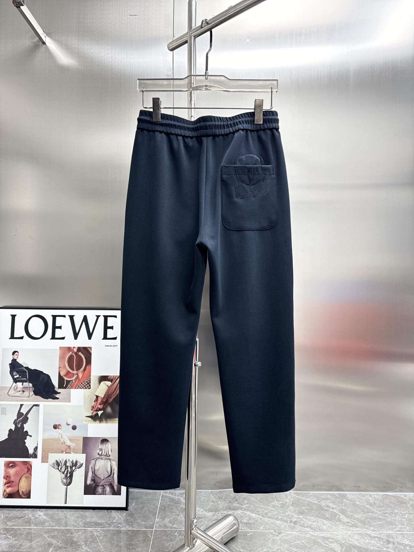 High-End ToU Valentino Spring 2025 Leisure Pants: Golden Embroidery, Tailor-Made, High Quality - 图片 2