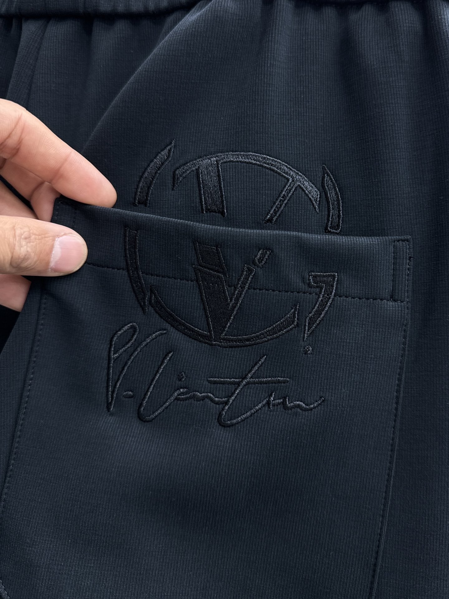 High-End ToU Valentino Spring 2025 Leisure Pants: Golden Embroidery, Tailor-Made, High Quality - 图片 7