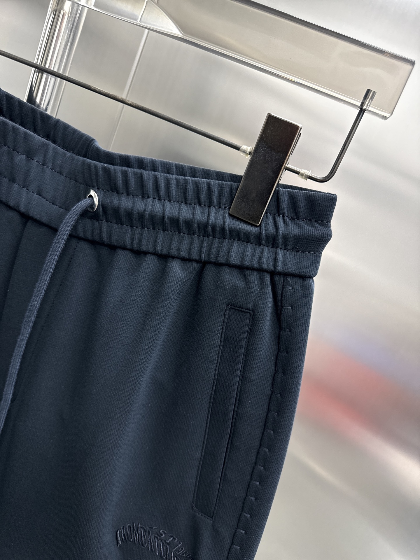 High-End ToU Valentino Spring 2025 Leisure Pants: Golden Embroidery, Tailor-Made, High Quality - 图片 5