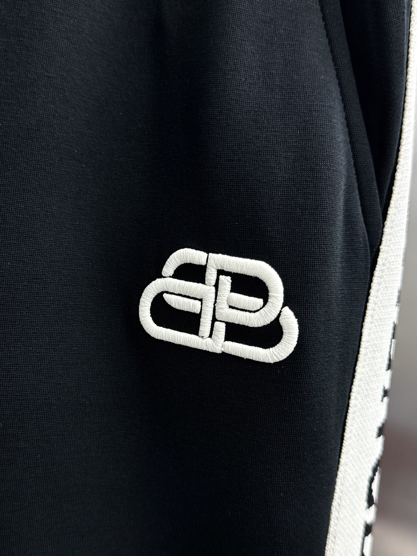 High-Quality Tailor-Made Recreational Pants from ToU Paris: 2025 Spring/Summer Collection - 图片 5