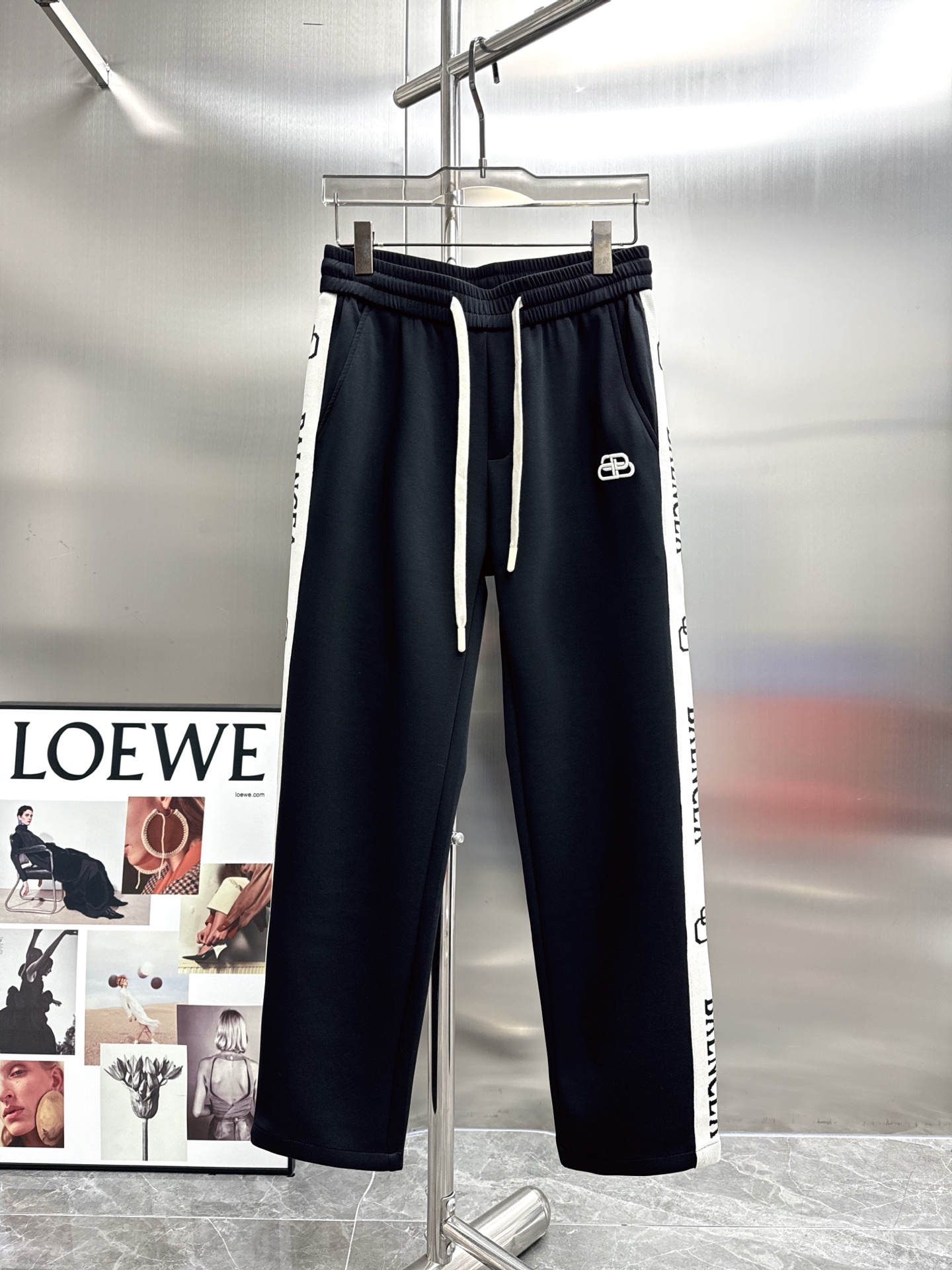 High-Quality Tailor-Made Recreational Pants from ToU Paris: 2025 Spring/Summer Collection - 图片 1