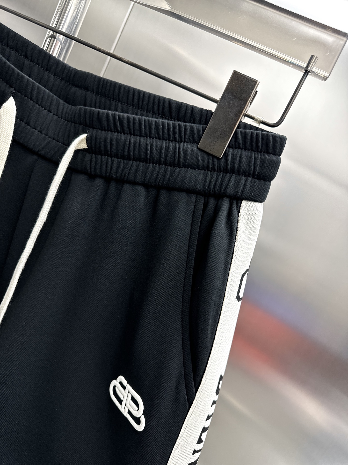 High-Quality Tailor-Made Recreational Pants from ToU Paris: 2025 Spring/Summer Collection - 图片 6