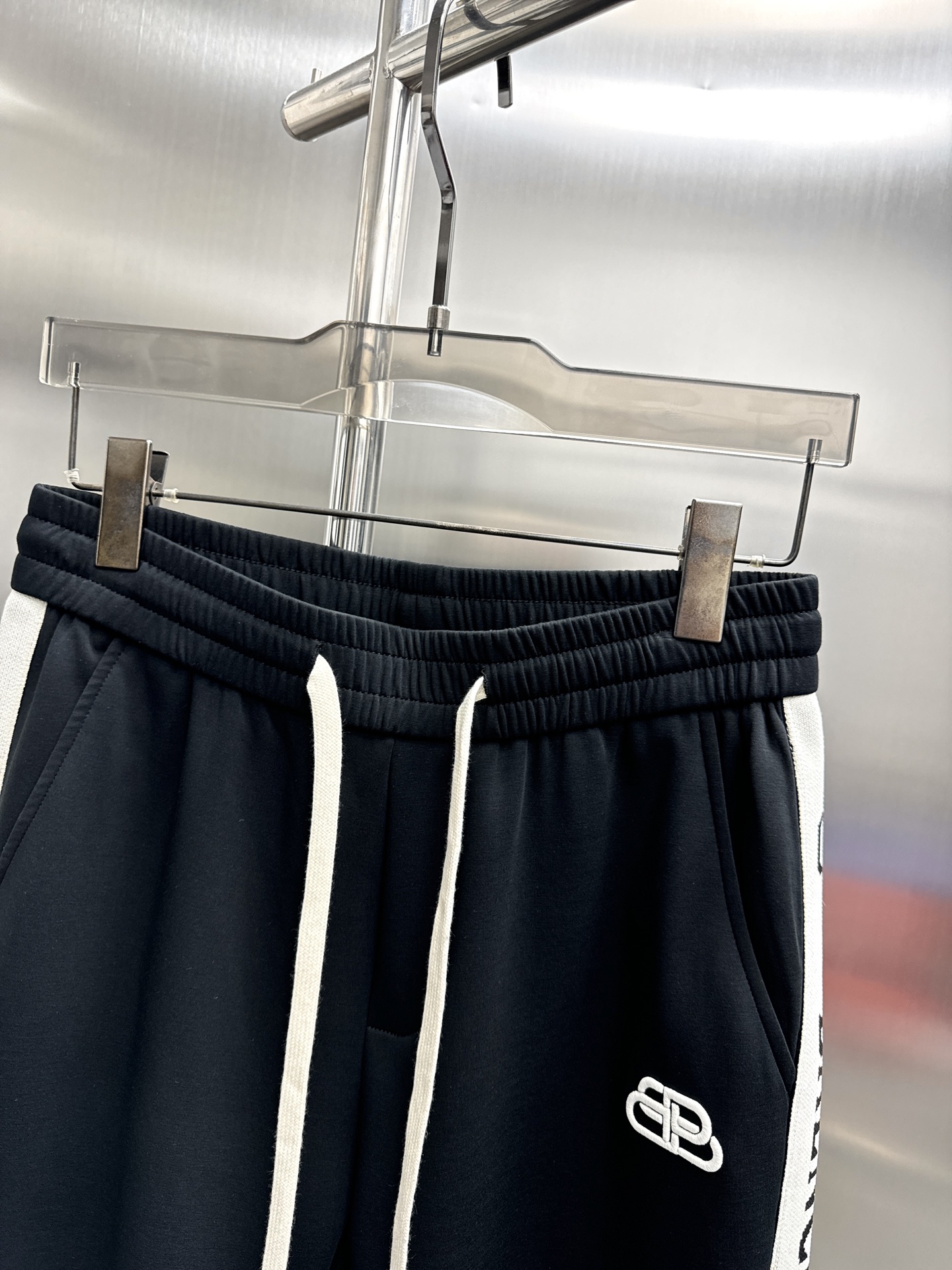 High-Quality Tailor-Made Recreational Pants from ToU Paris: 2025 Spring/Summer Collection - 图片 4