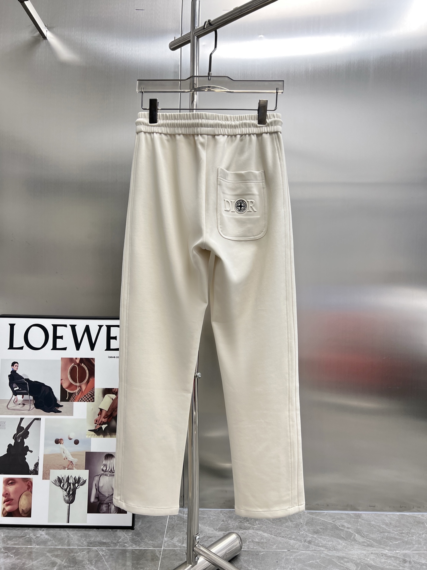 High-End TOU Dior 2025 Leisure Pants: Golden Logo, Tailor-Made, High Quality - 图片 2
