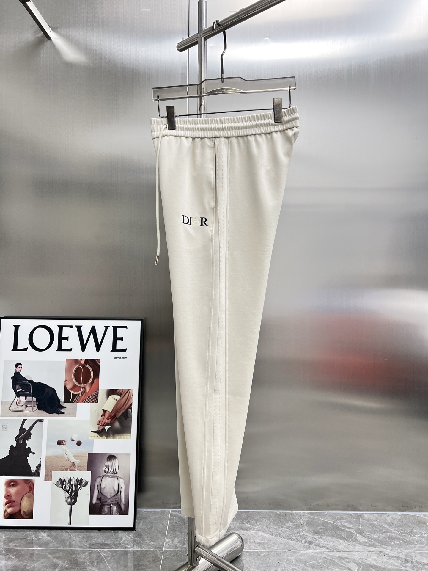 High-End TOU Dior 2025 Leisure Pants: Golden Logo, Tailor-Made, High Quality - 图片 3