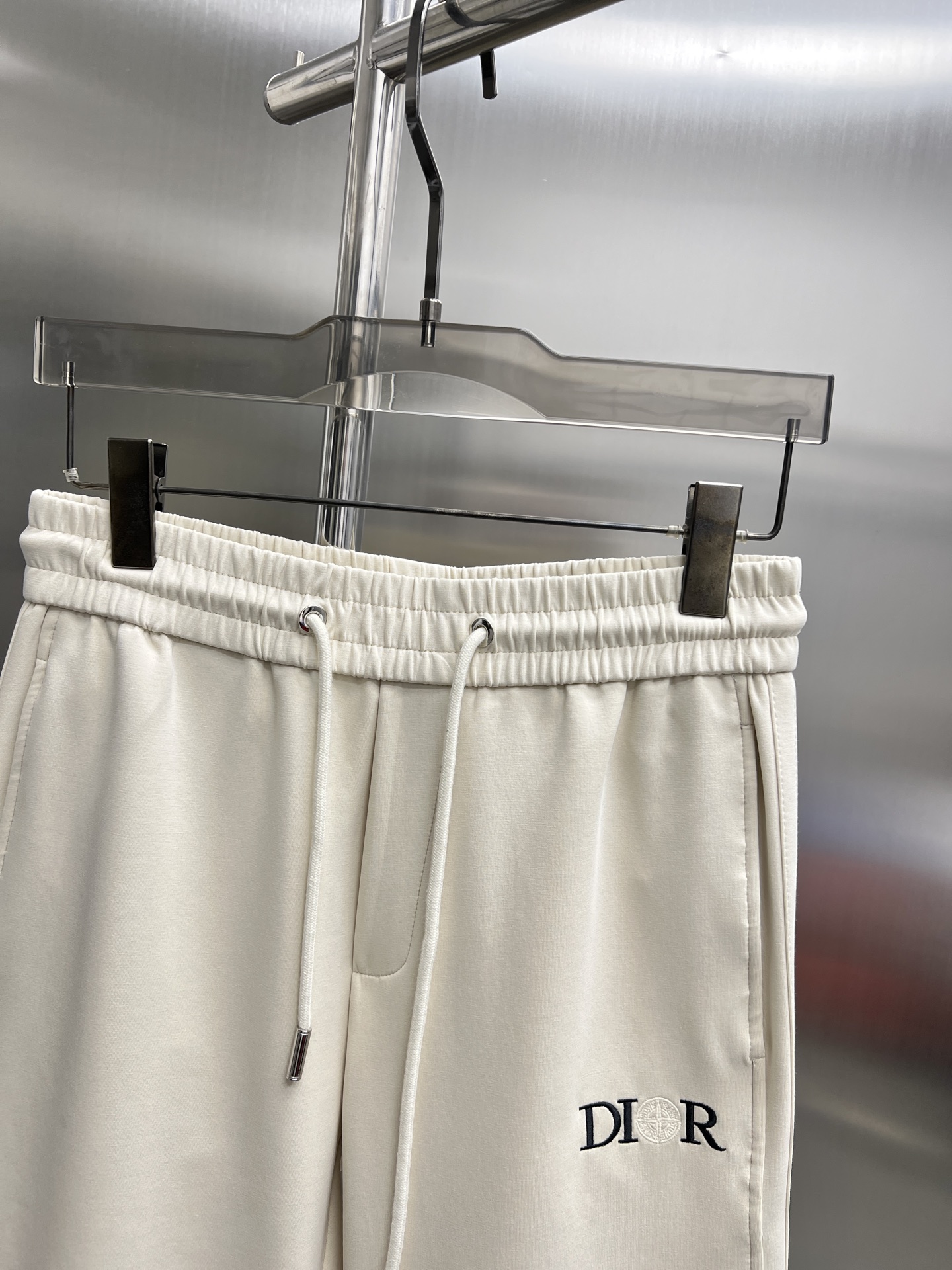 High-End TOU Dior 2025 Leisure Pants: Golden Logo, Tailor-Made, High Quality - 图片 4