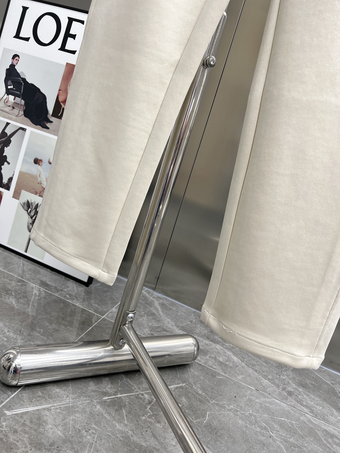 High-End TOU Dior 2025 Leisure Pants: Golden Logo, Tailor-Made, High Quality - 图片 8